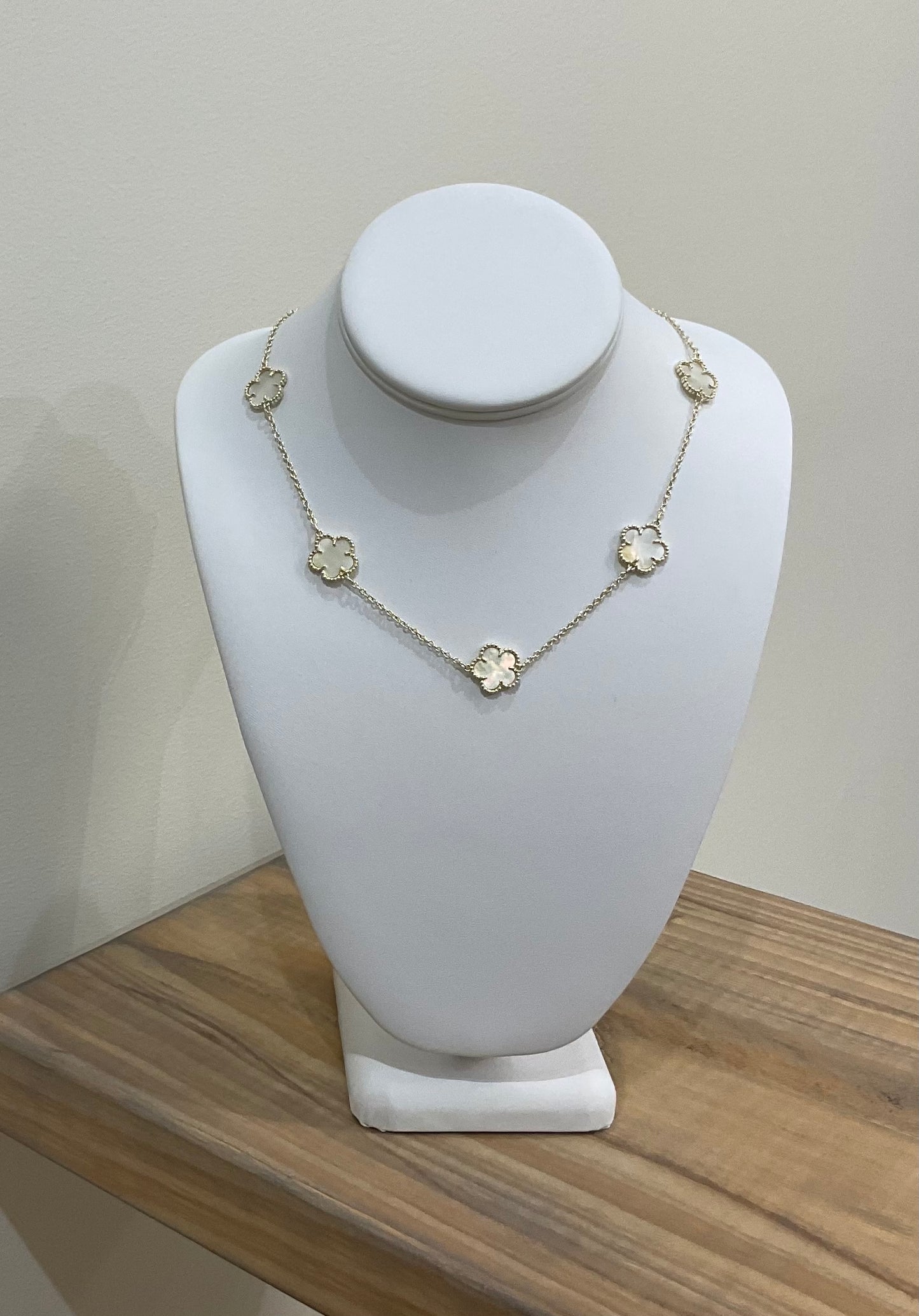 5 CLOVERS MOP NECKLACE