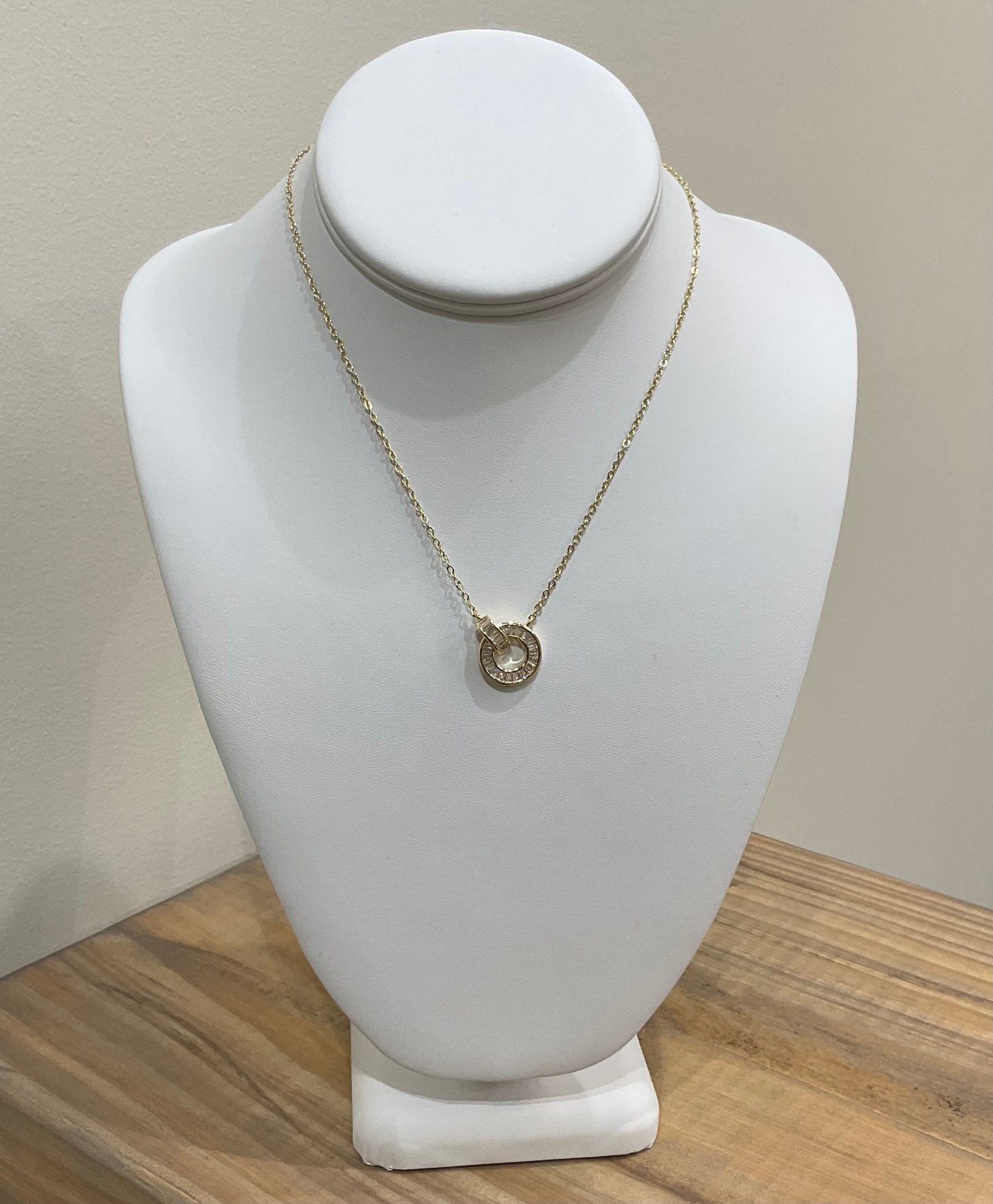 CIRCLE OF BAGUETTES NECKLACE