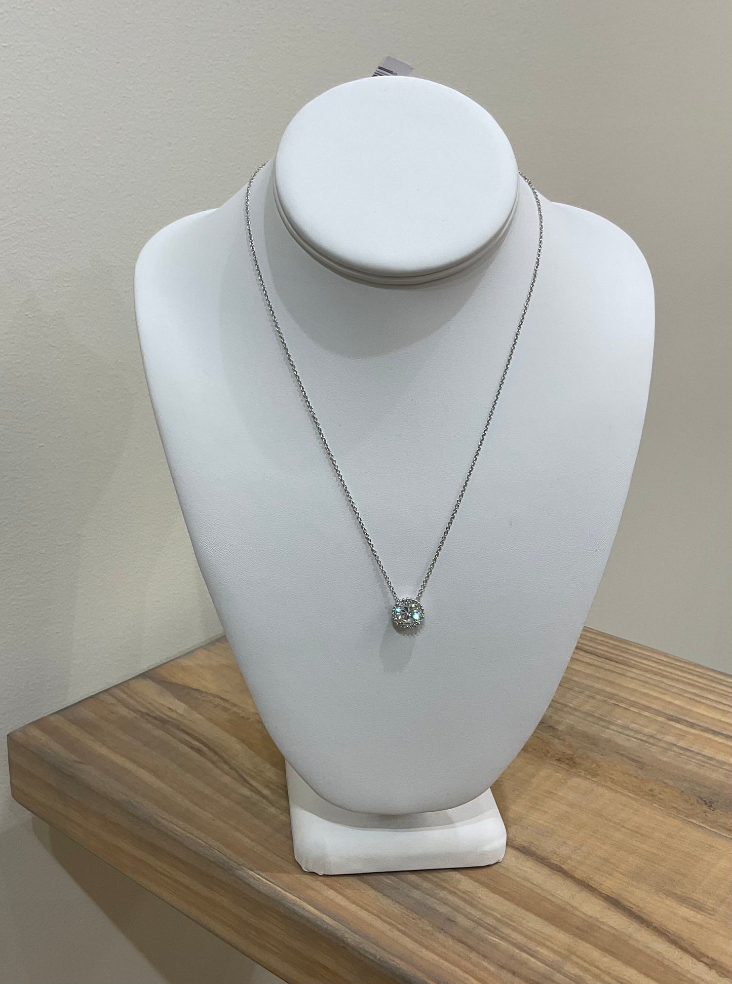 HALO SOLITAIRE PENDANT