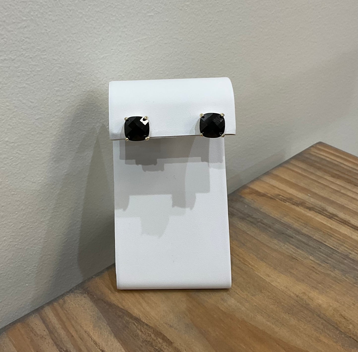 STUD FACETED EARRINGS