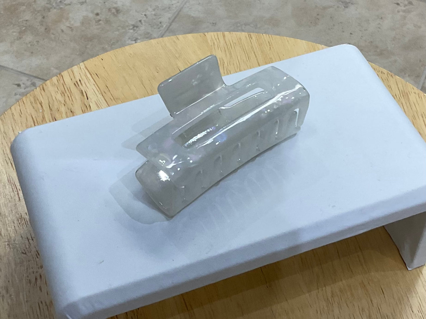 MEDIUM CLAW HAIR CLIP