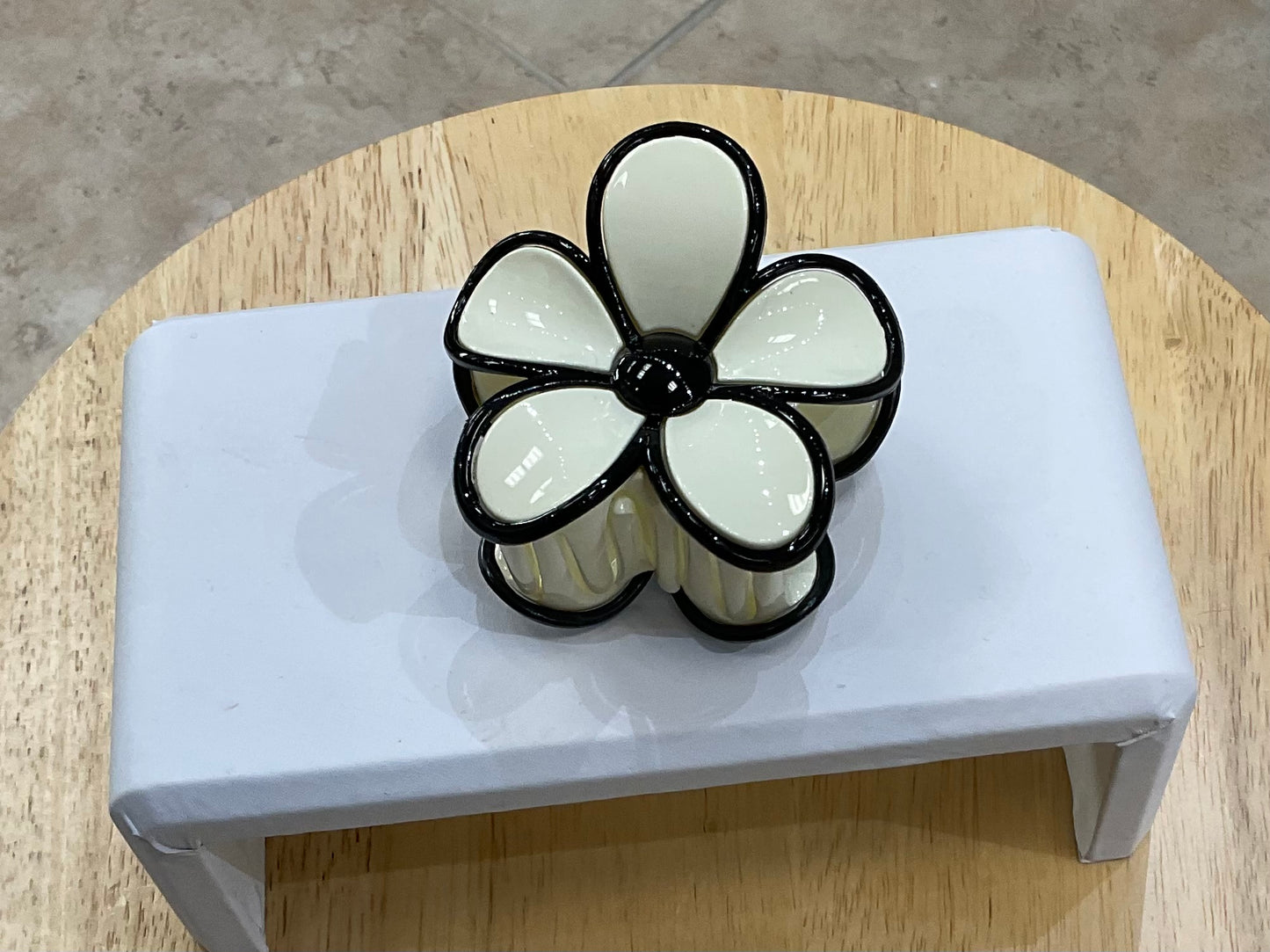 OUTLINE FLOWER HAIR CLIP