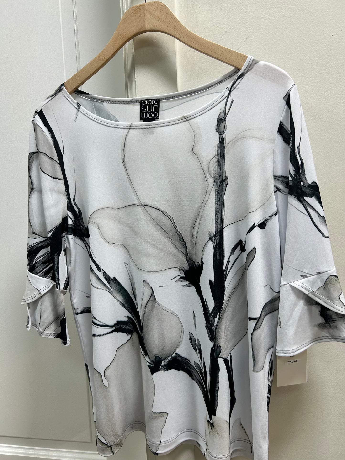 FLORAL TULIP CUFF TOP
