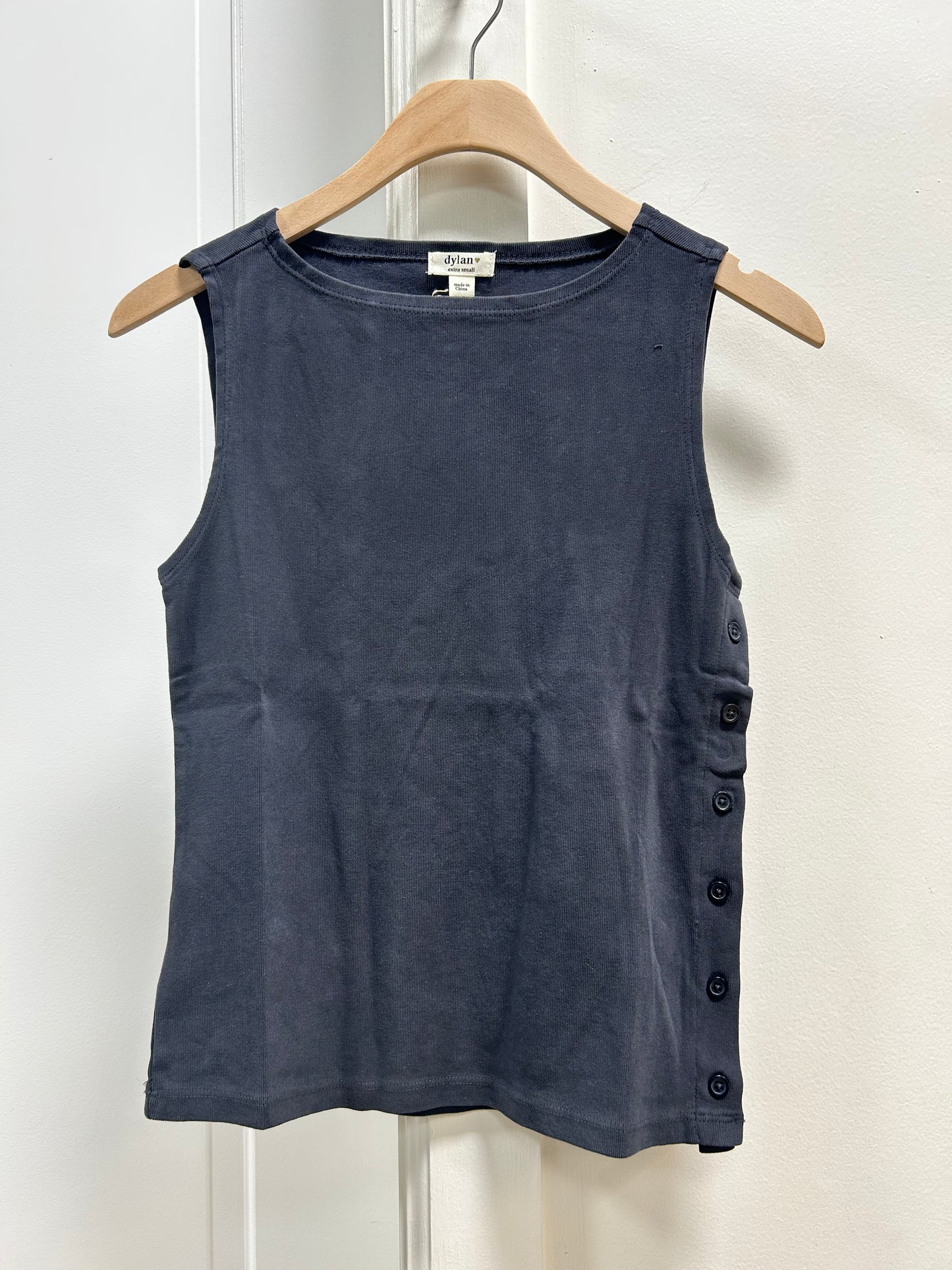 EVERLY SIDE BUTTON TOP