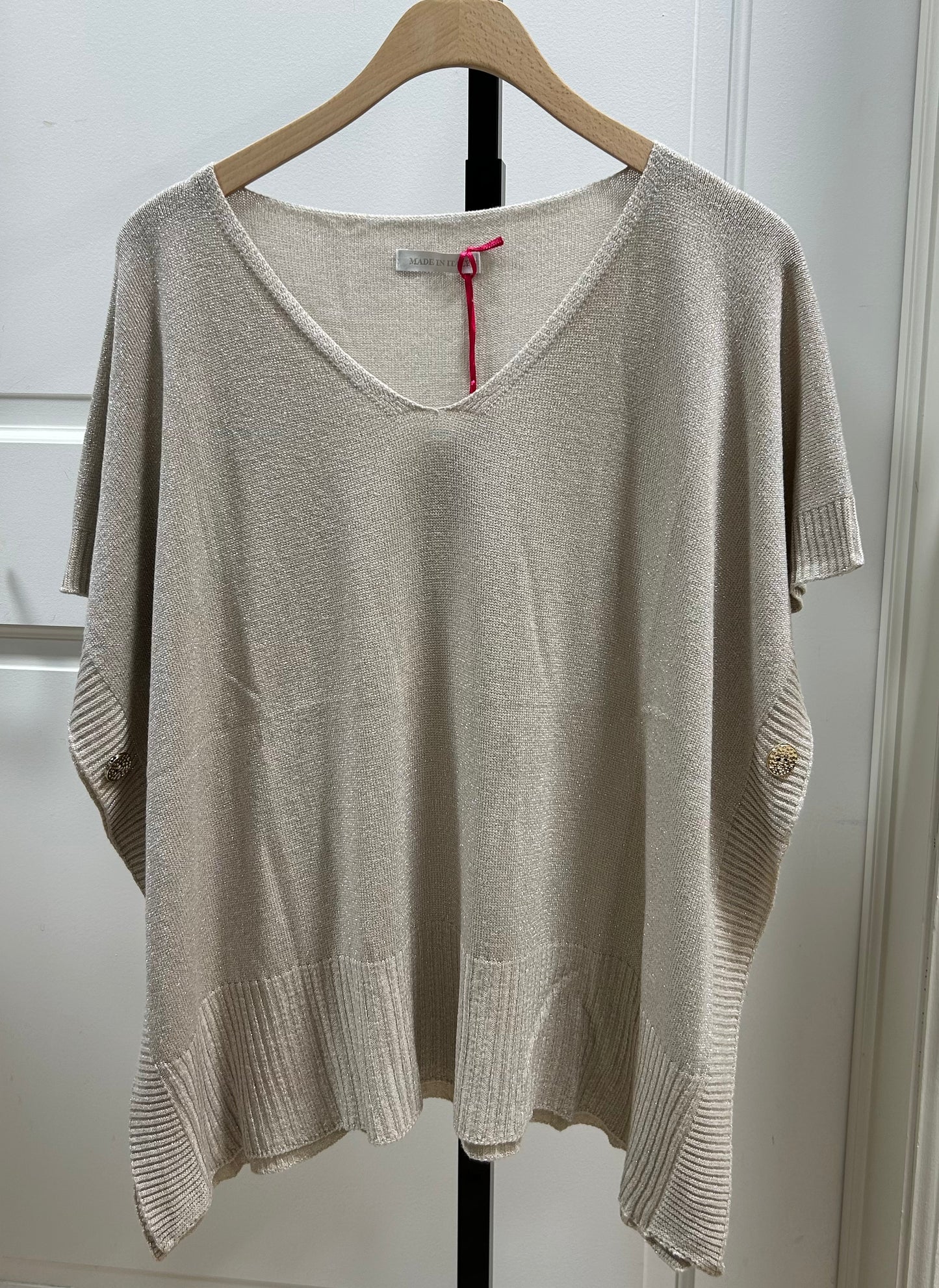 SIDE BUTTON VNECK TOP