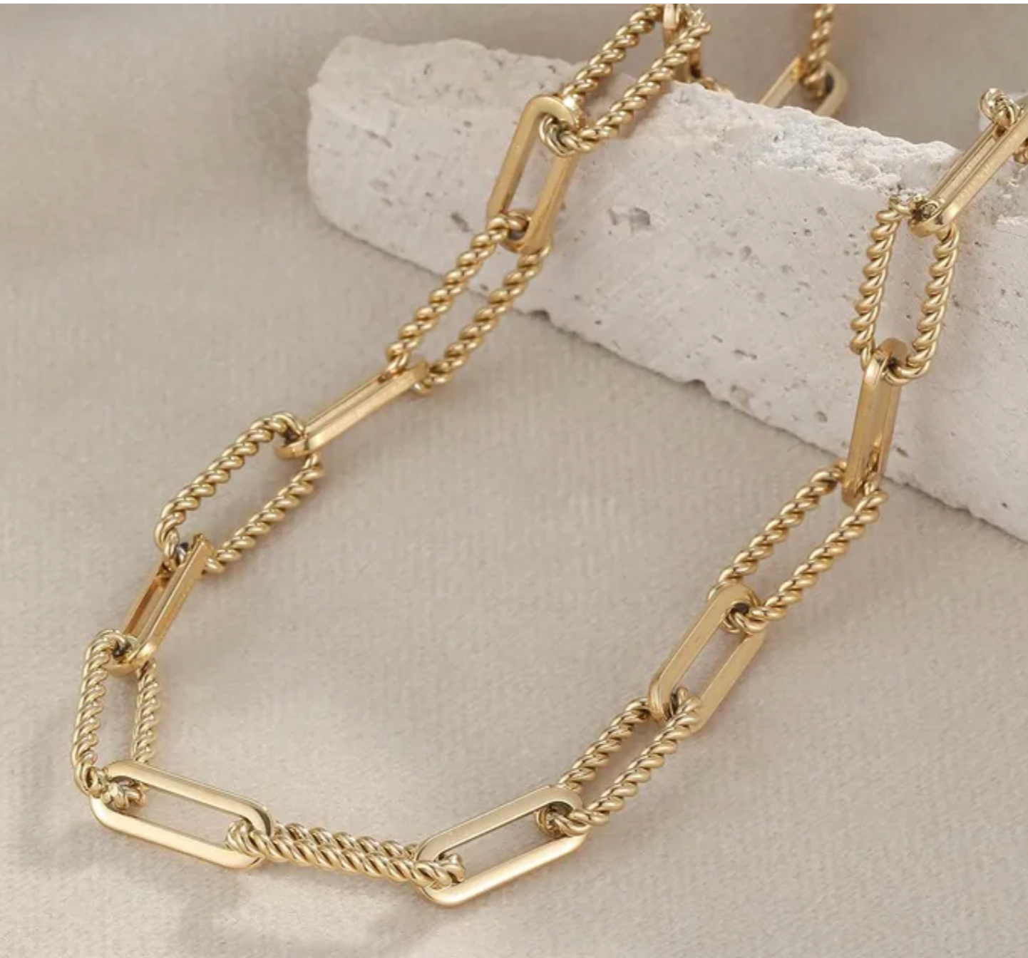 TEXTURED PAPERCLIP NECKLACE