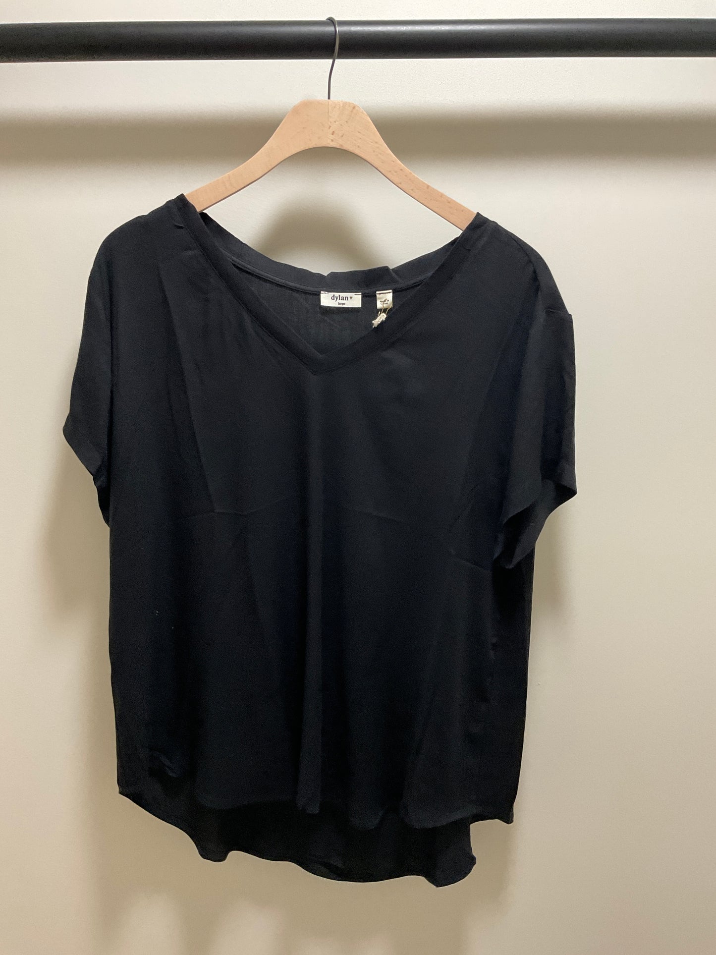DEEP VNECK TEE
