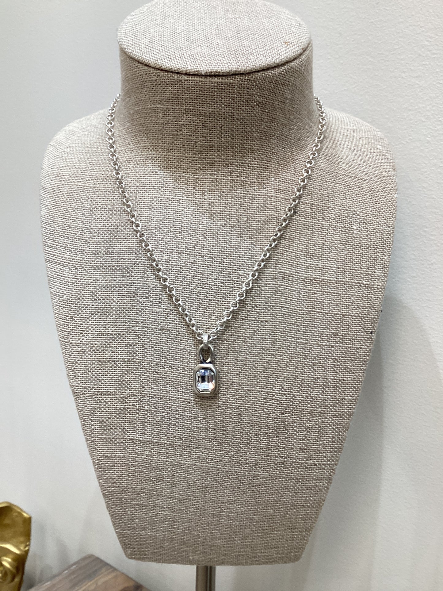 SMALL CRYSTAL PENDANT