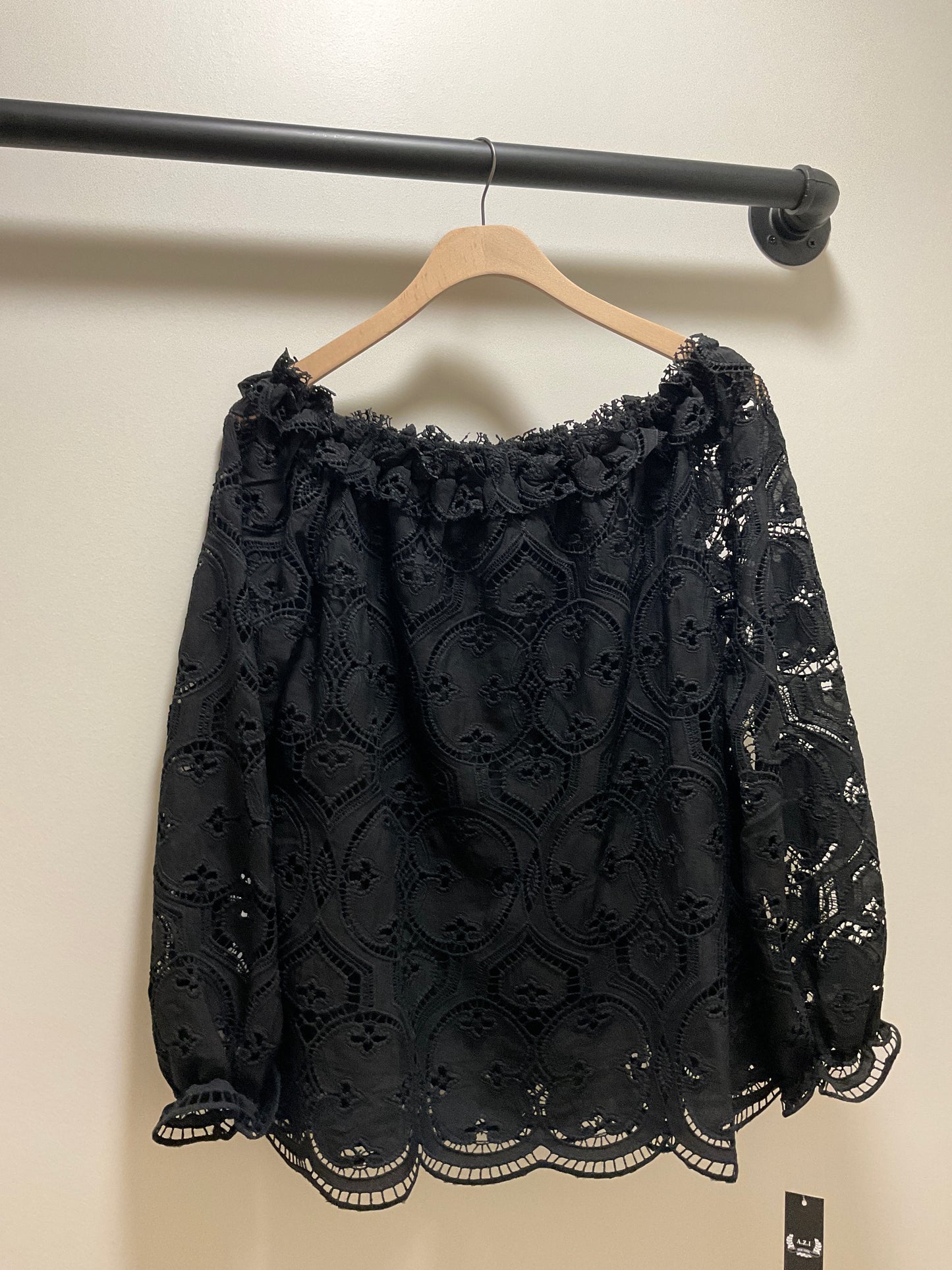 MARCY OFF SHOULDER TOP