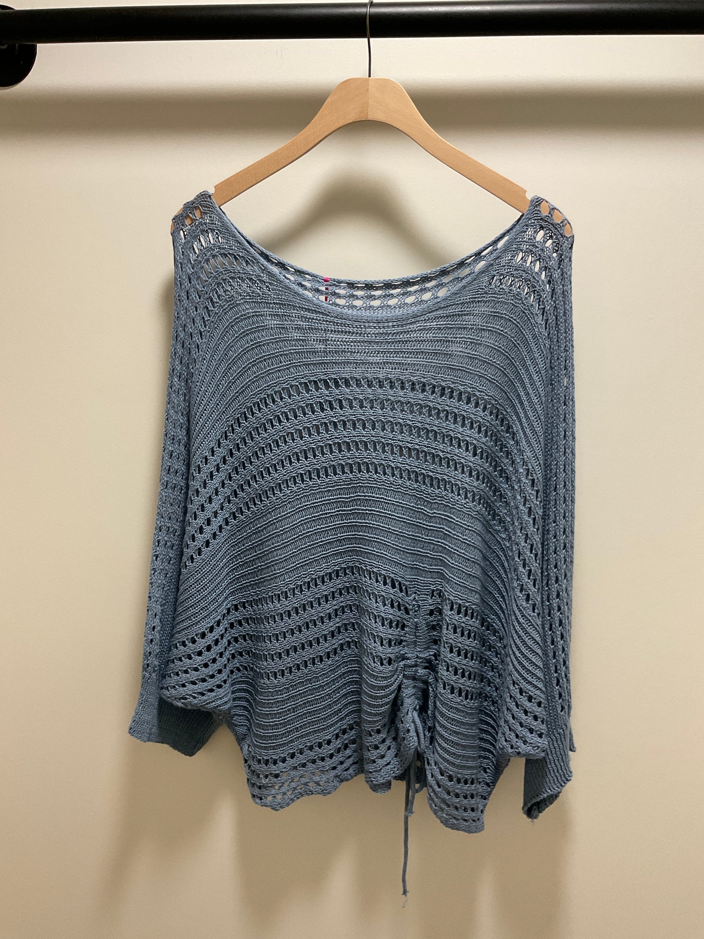 OPEN KNIT CINCH TOP