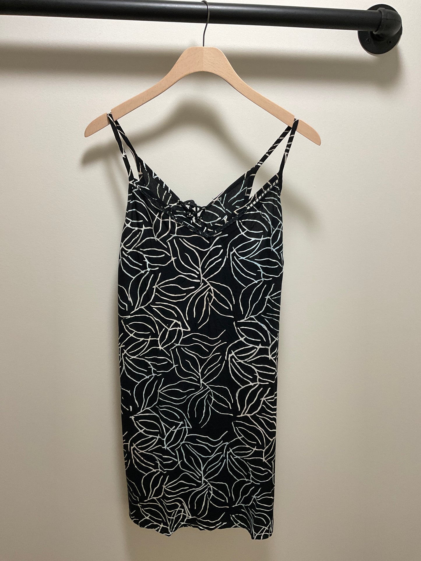 NICOLE DRESS BLACK LEAF