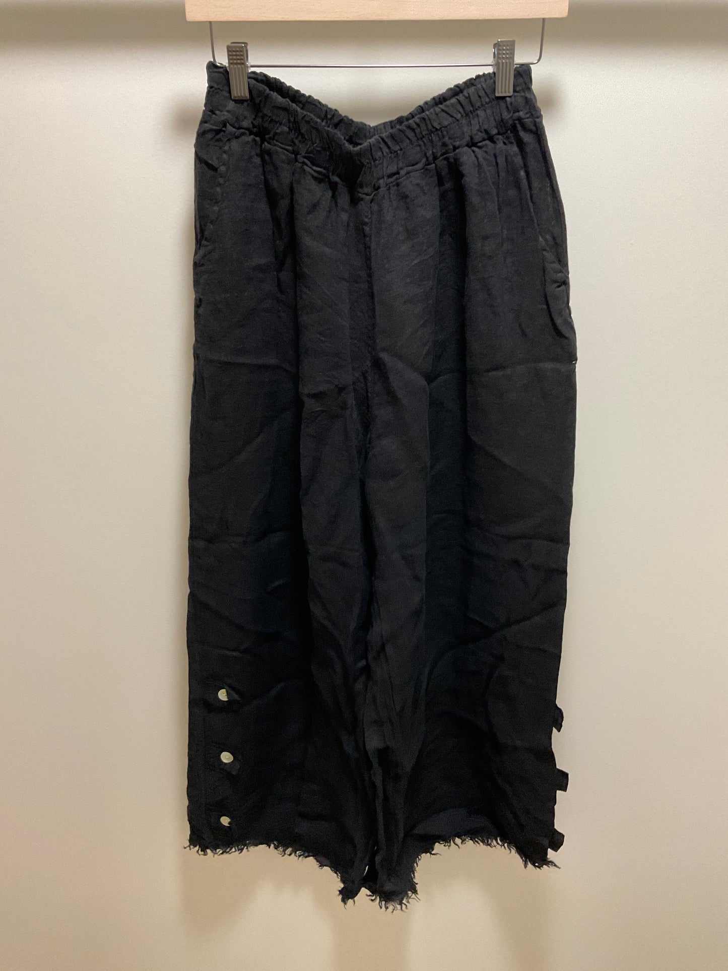 WIDE LEG RAW EDGE BUTTON PANT