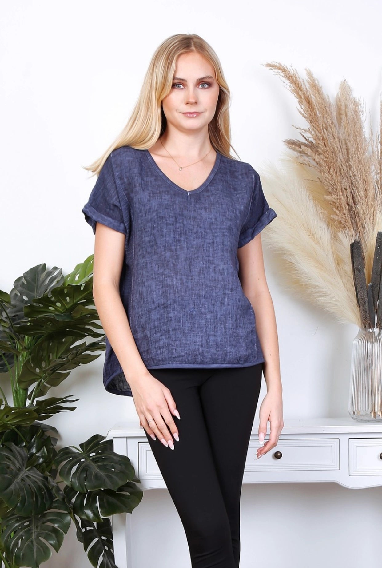 RELAXED VNECK LINEN TOP