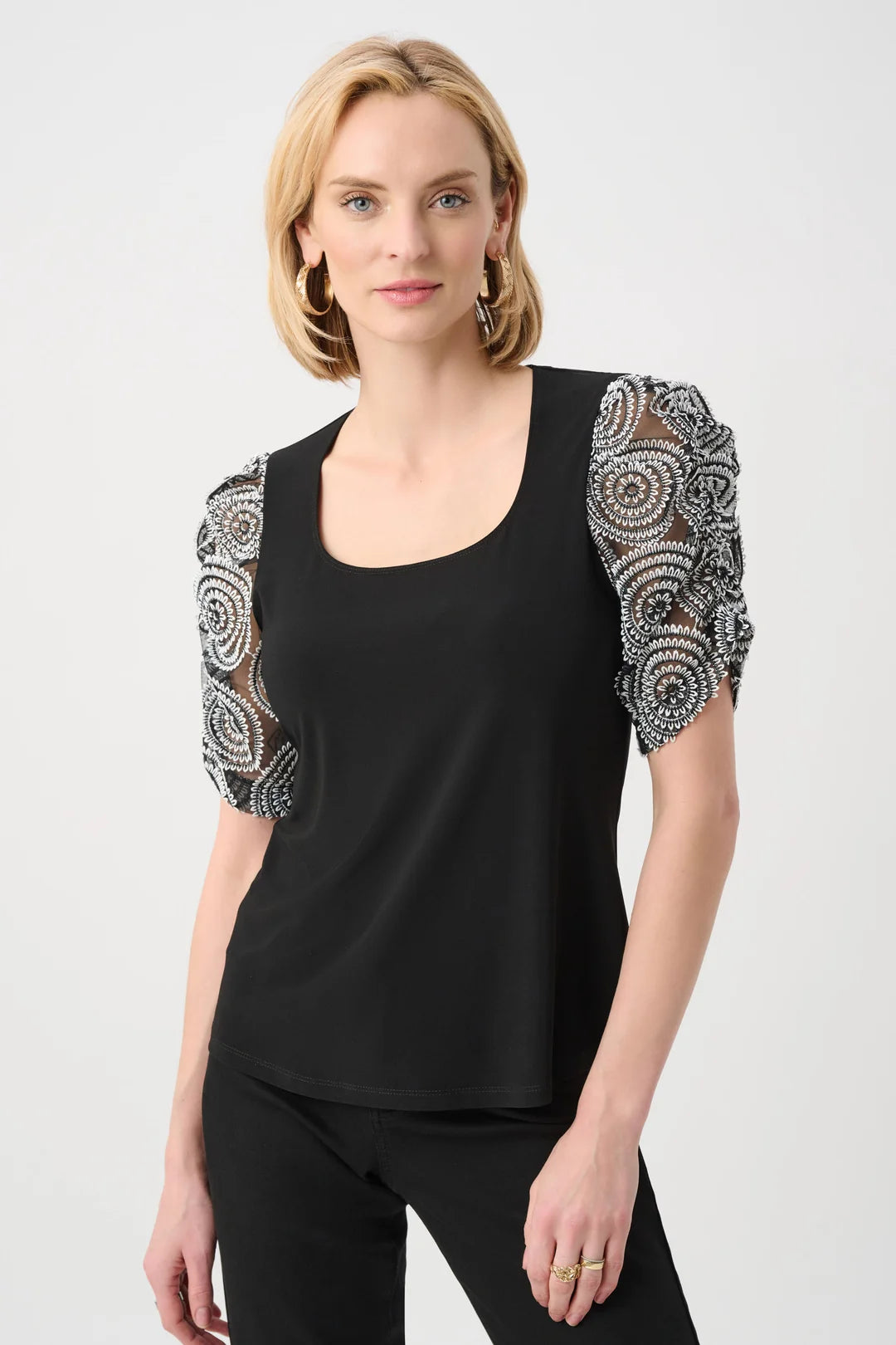 NOVELTY SLEEVE TOP