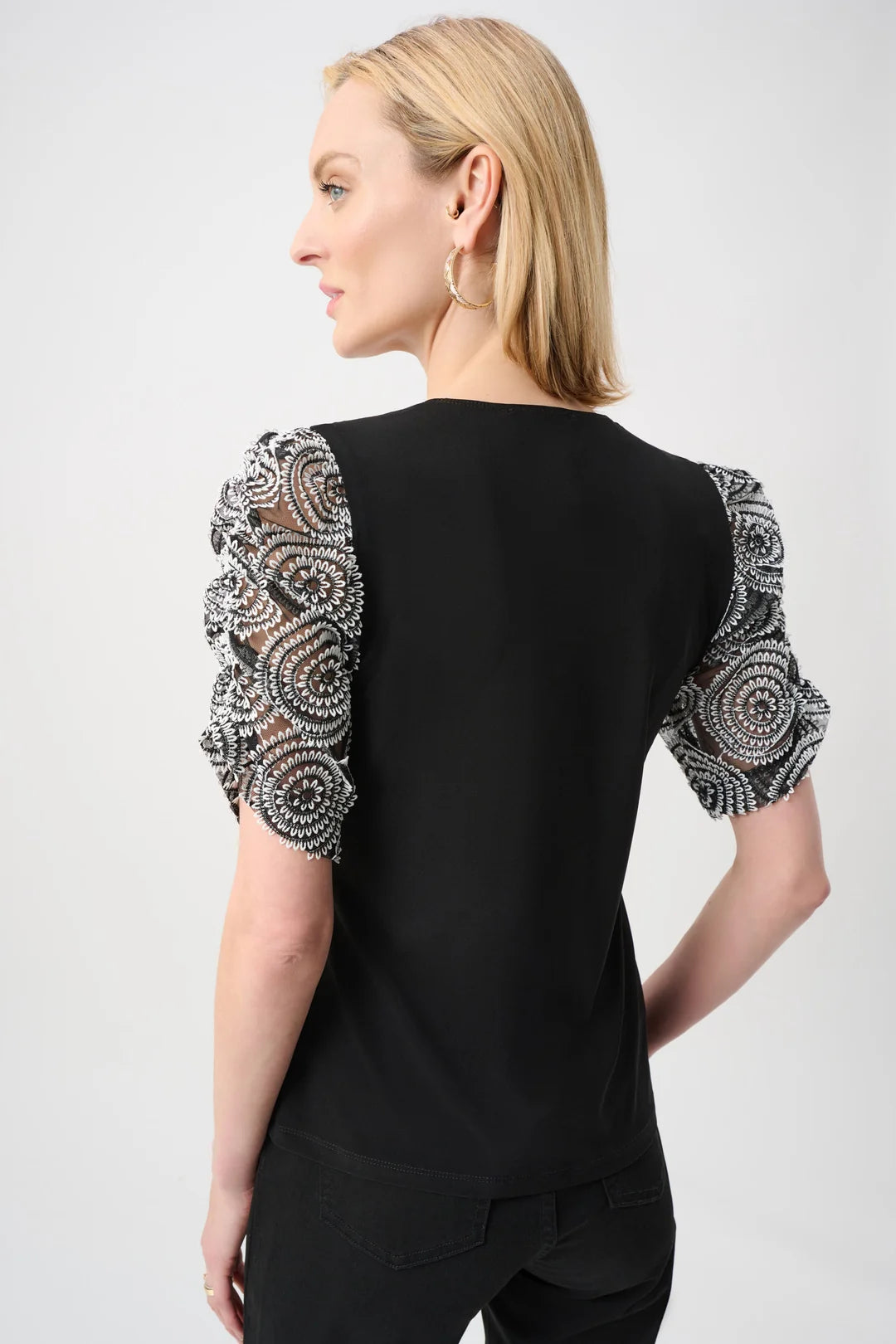 NOVELTY SLEEVE TOP