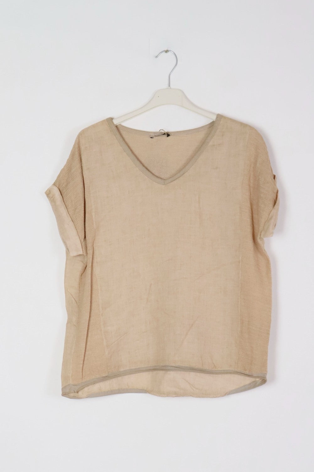 RELAXED VNECK LINEN TOP