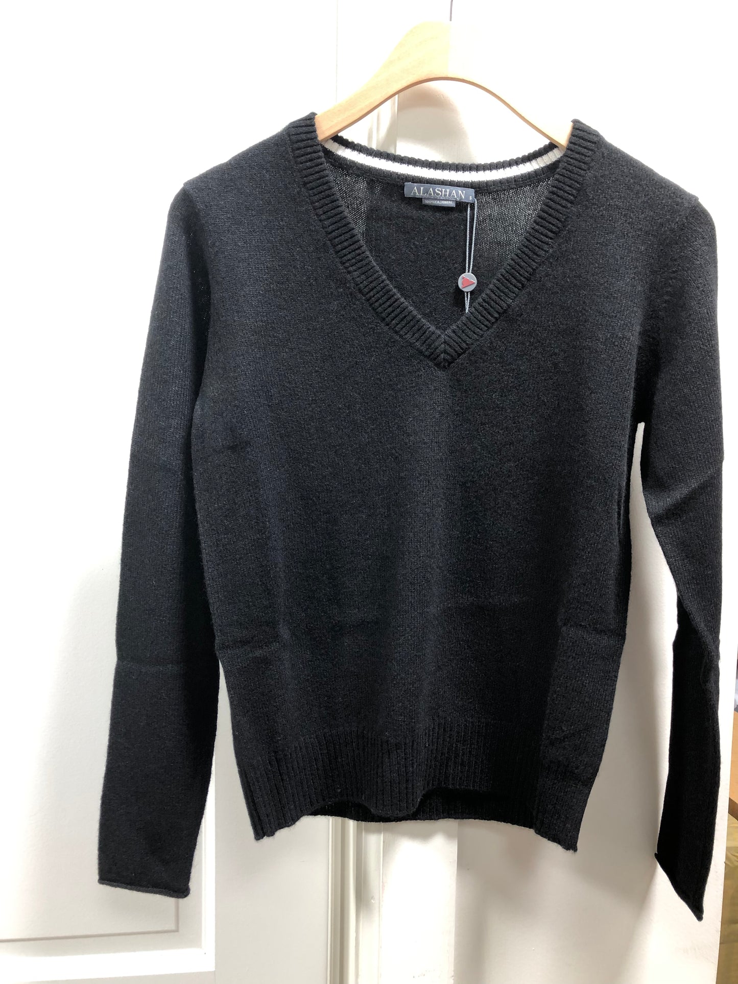 CASHMERE V-NECK LIGHTWEIGHT