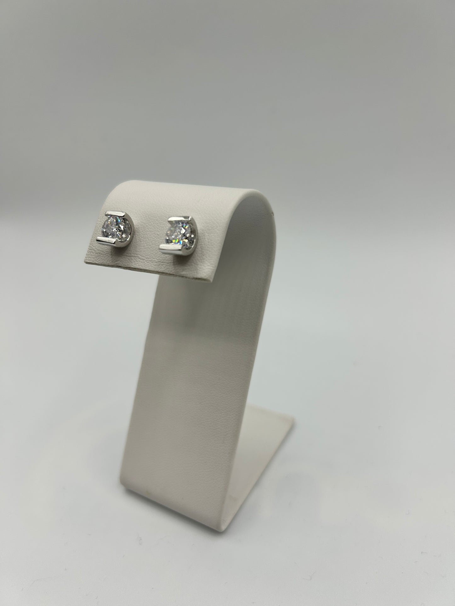SOLITAIRE STUD EARRINGS