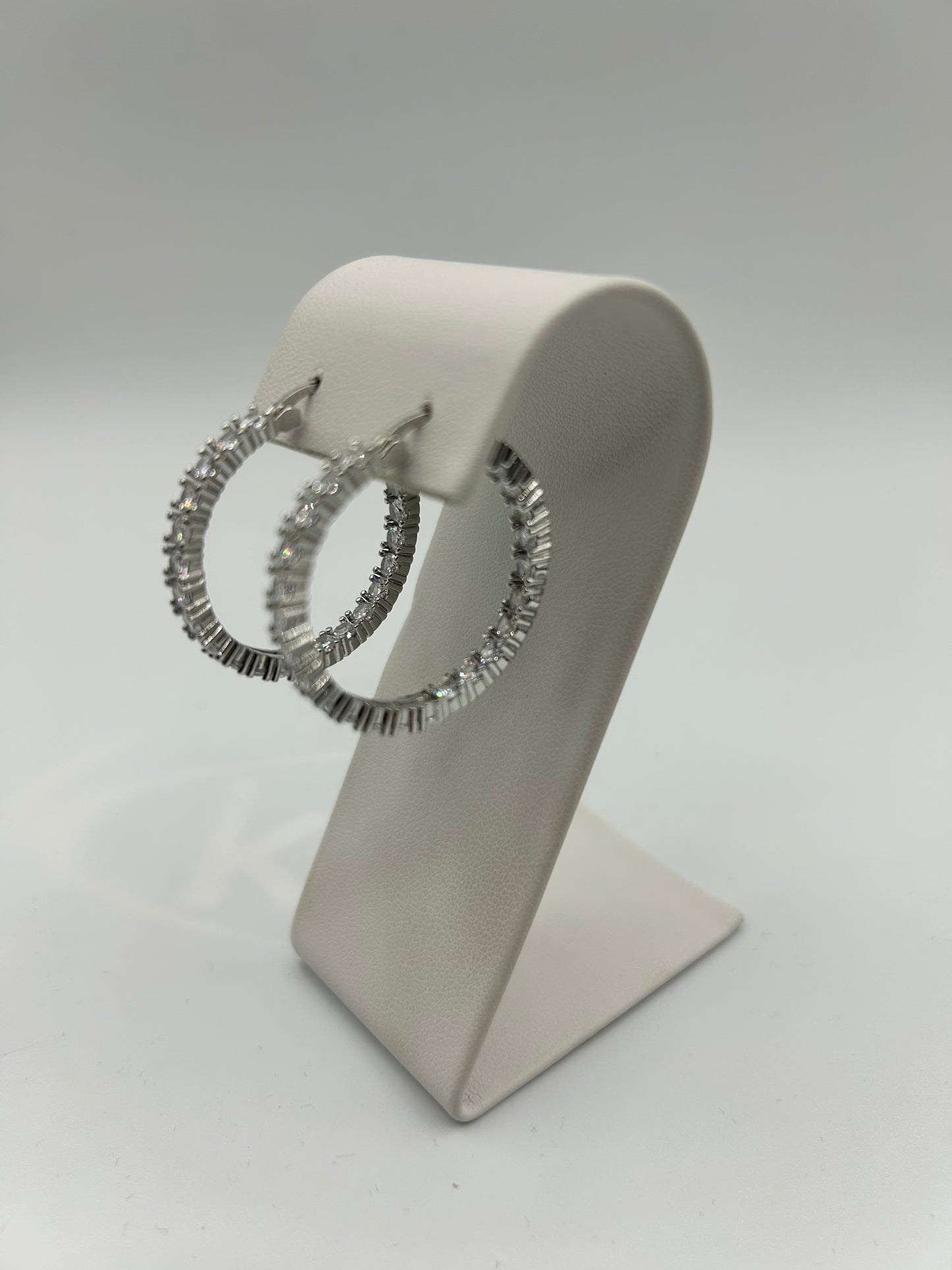 IN/OUT HOOP EARRINGS 1.25"
