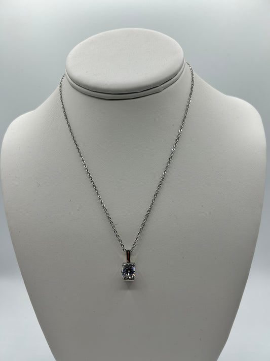 SOLITAIRE PENDANT NECKLACE