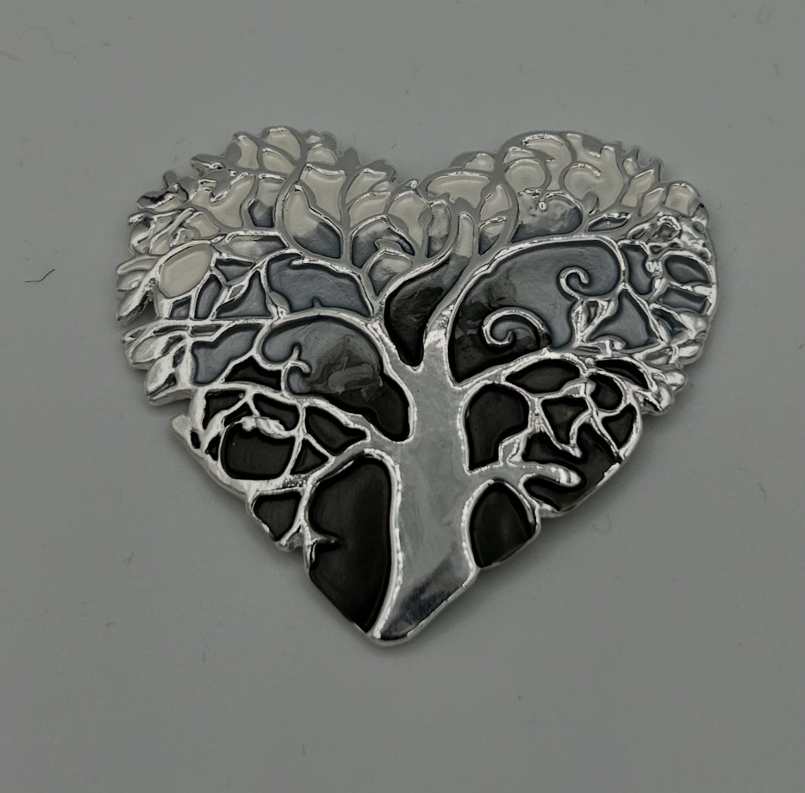 MAGNETIC BROOCH