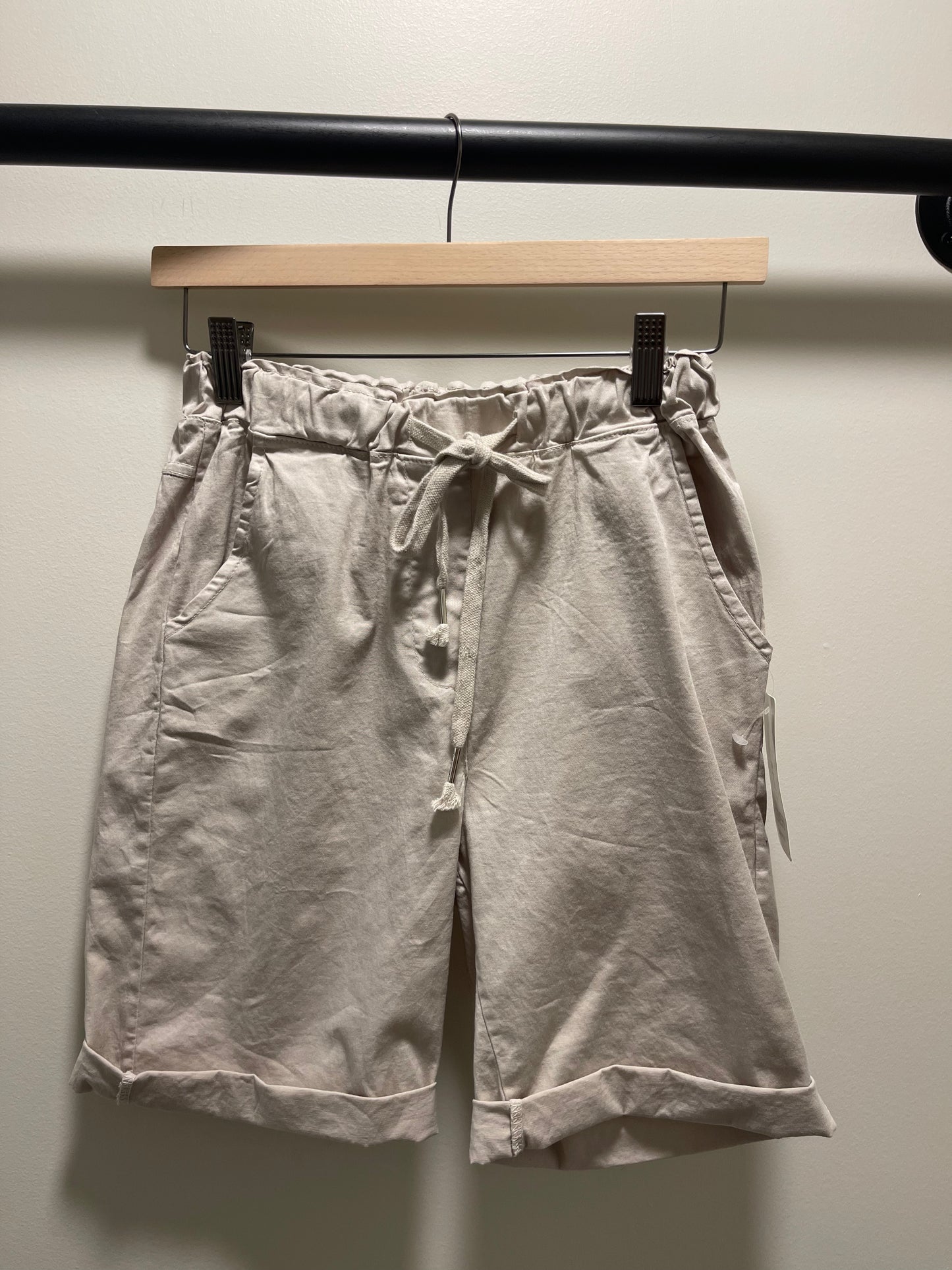 SOLID SUMMER SHORT