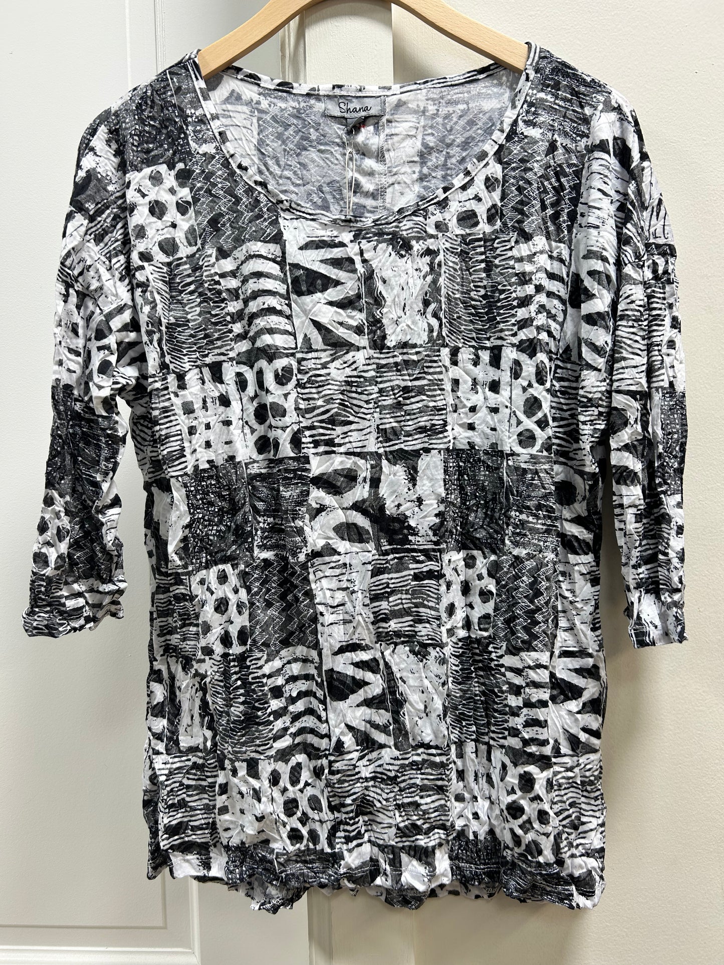 CRINKLE BUTTON BACK TOP