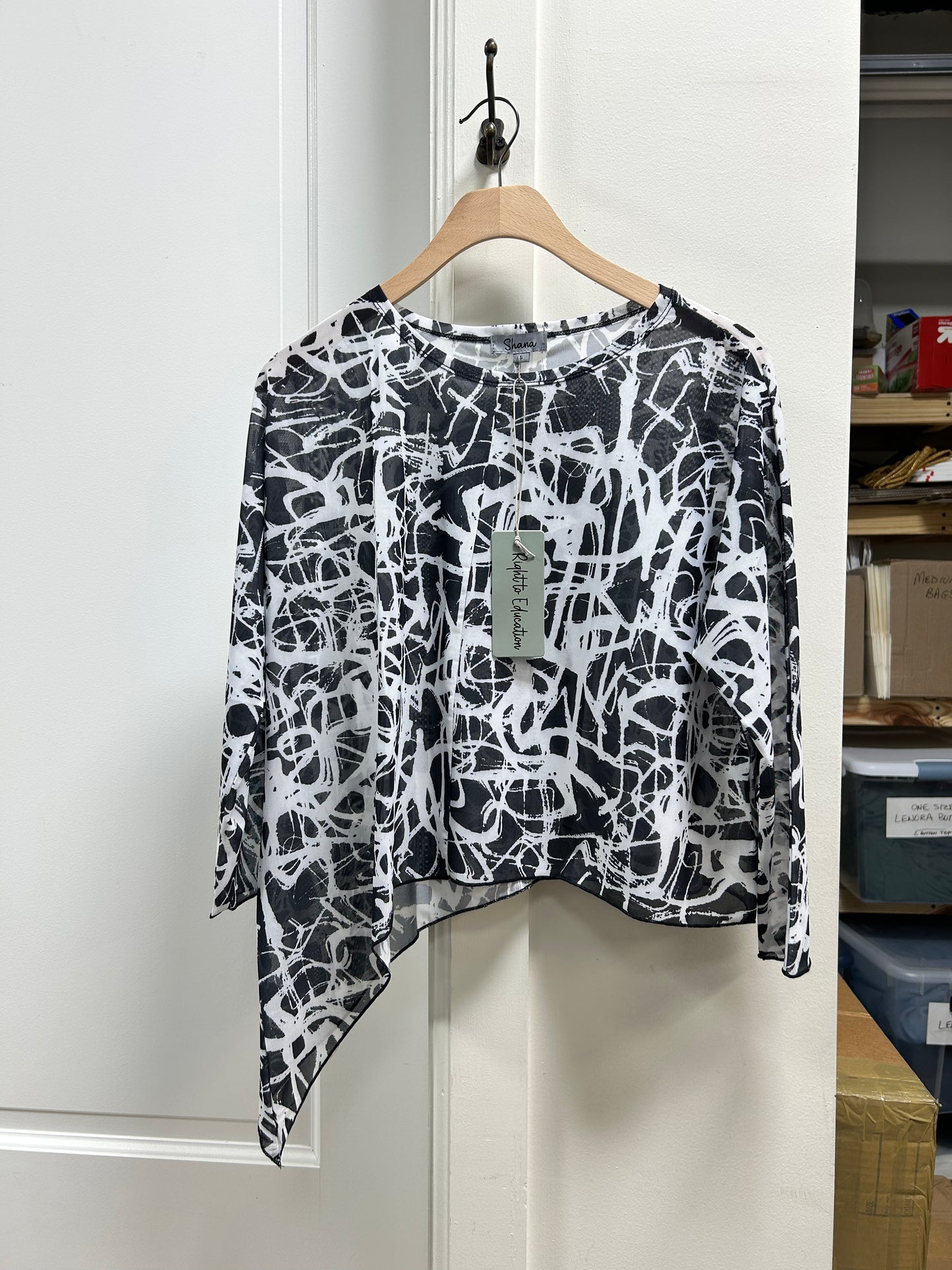 ASYMETRICAL MESH TOP