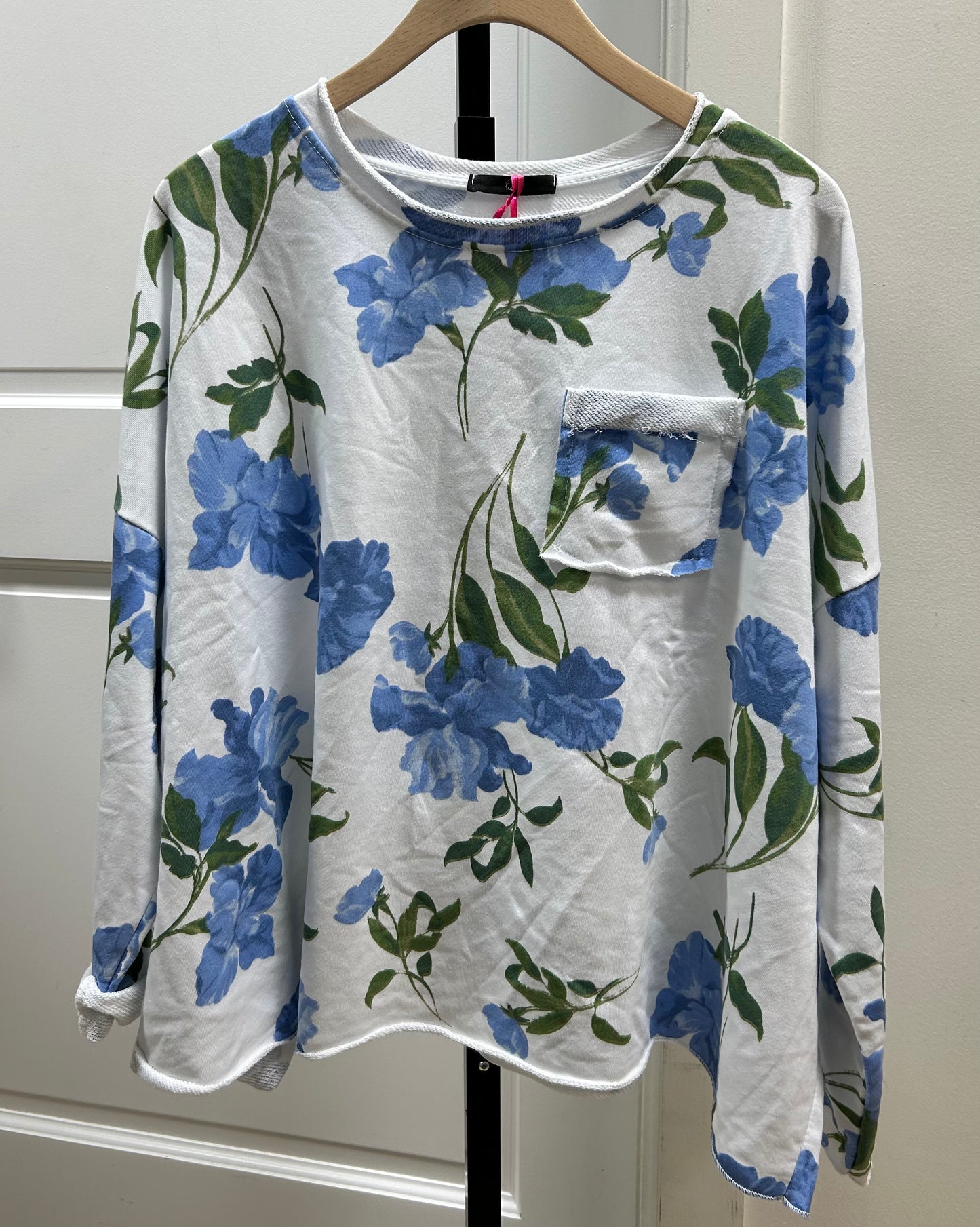 FLOWER POCKET SWEATER