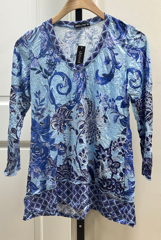 MERROW STITCH VNECK TOP