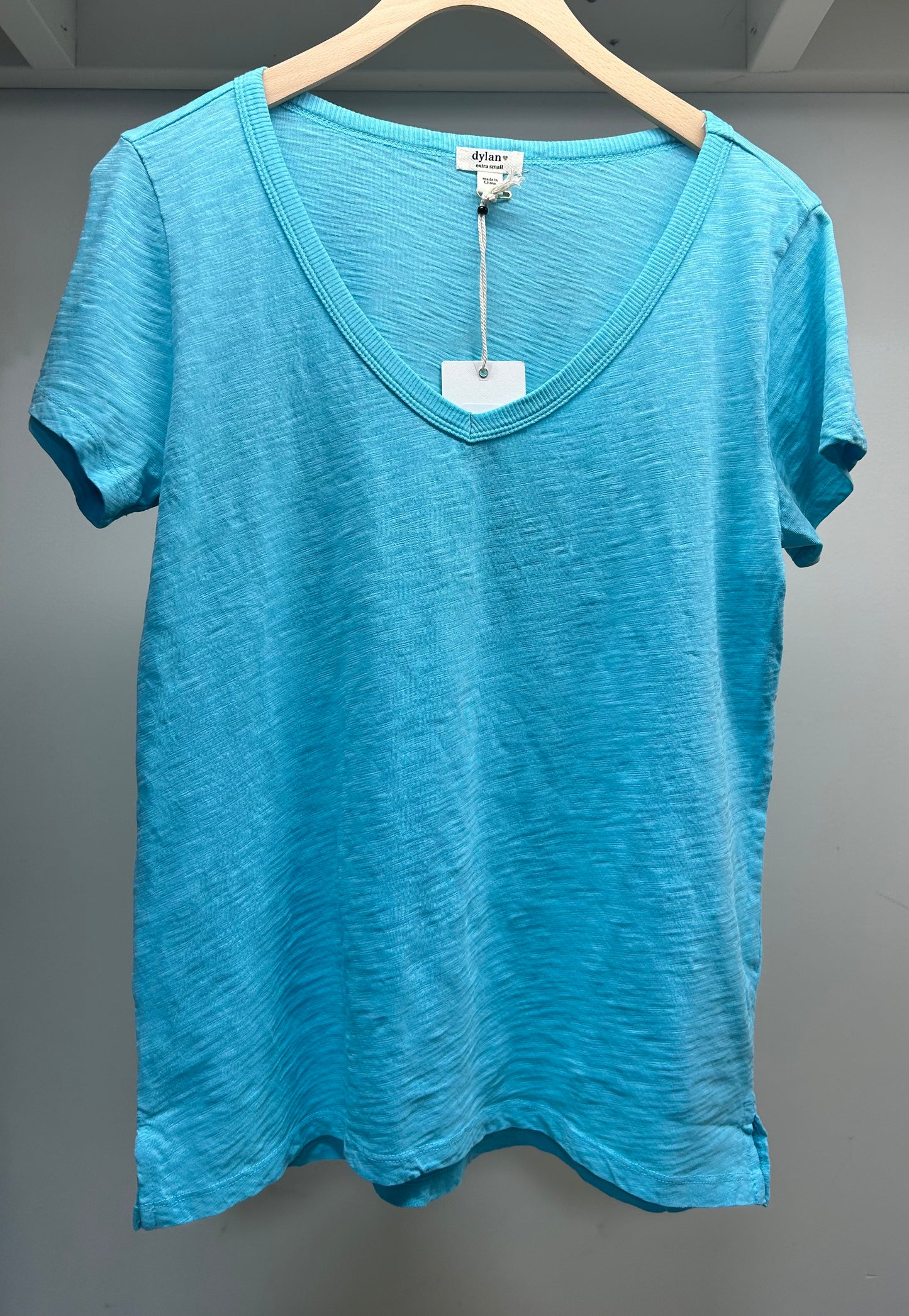 MODERN DEEP V TEE