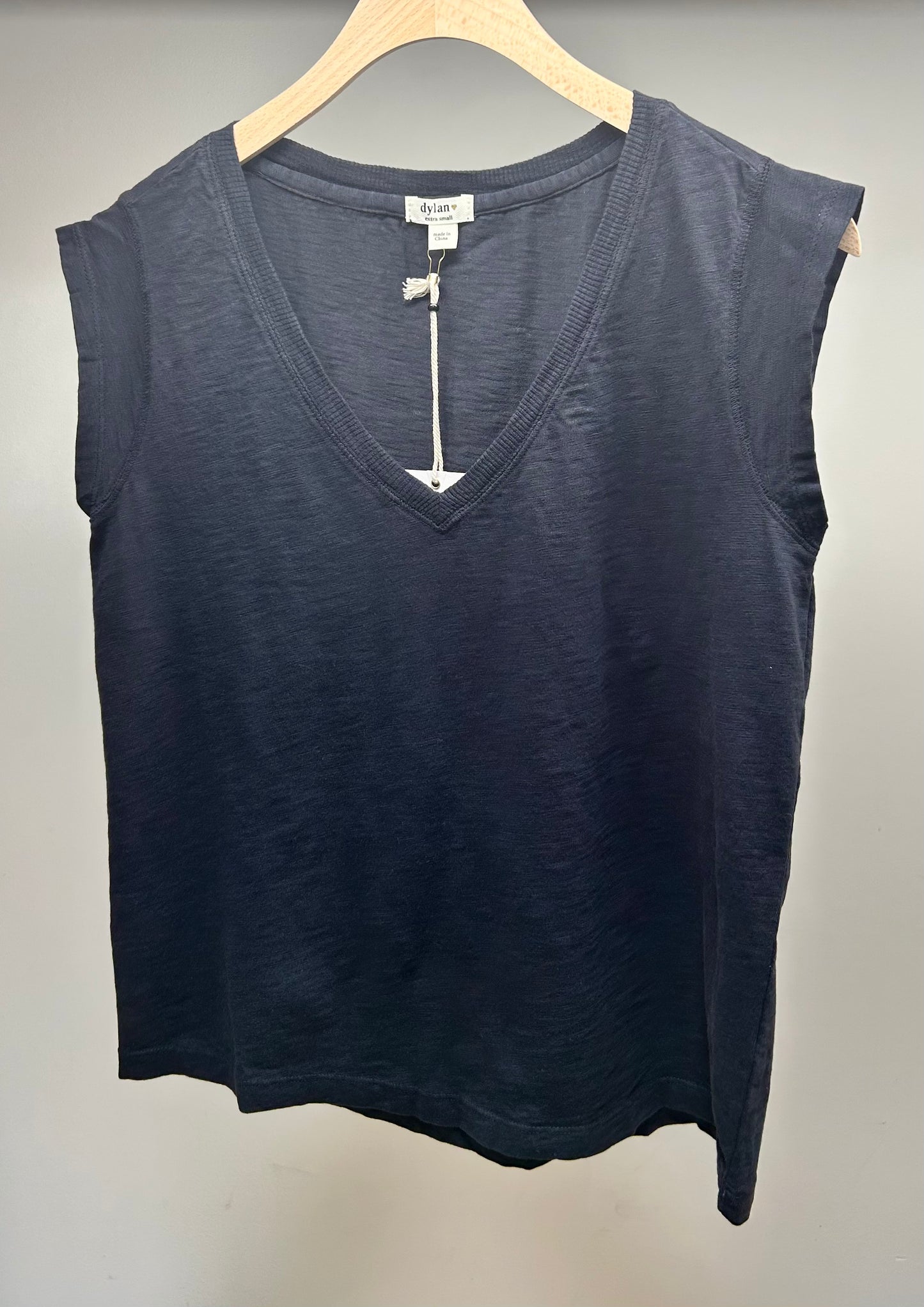 MUSCLE TEE