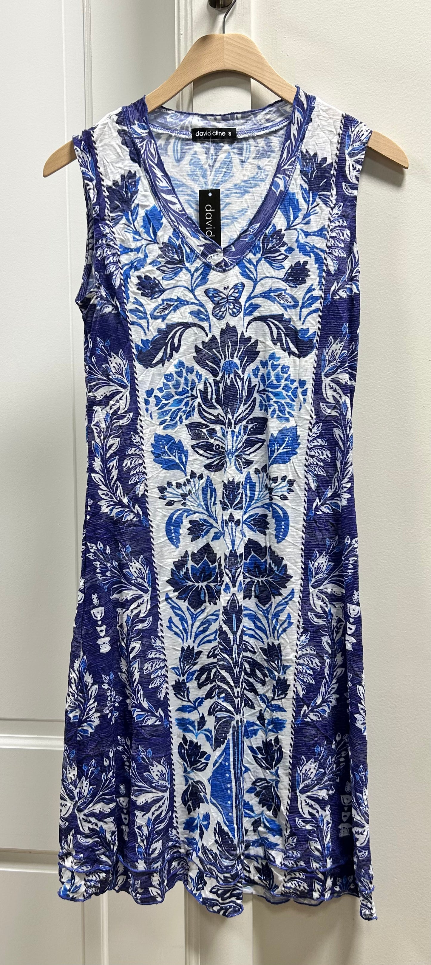 SLEEVELESS VNECK DRESS