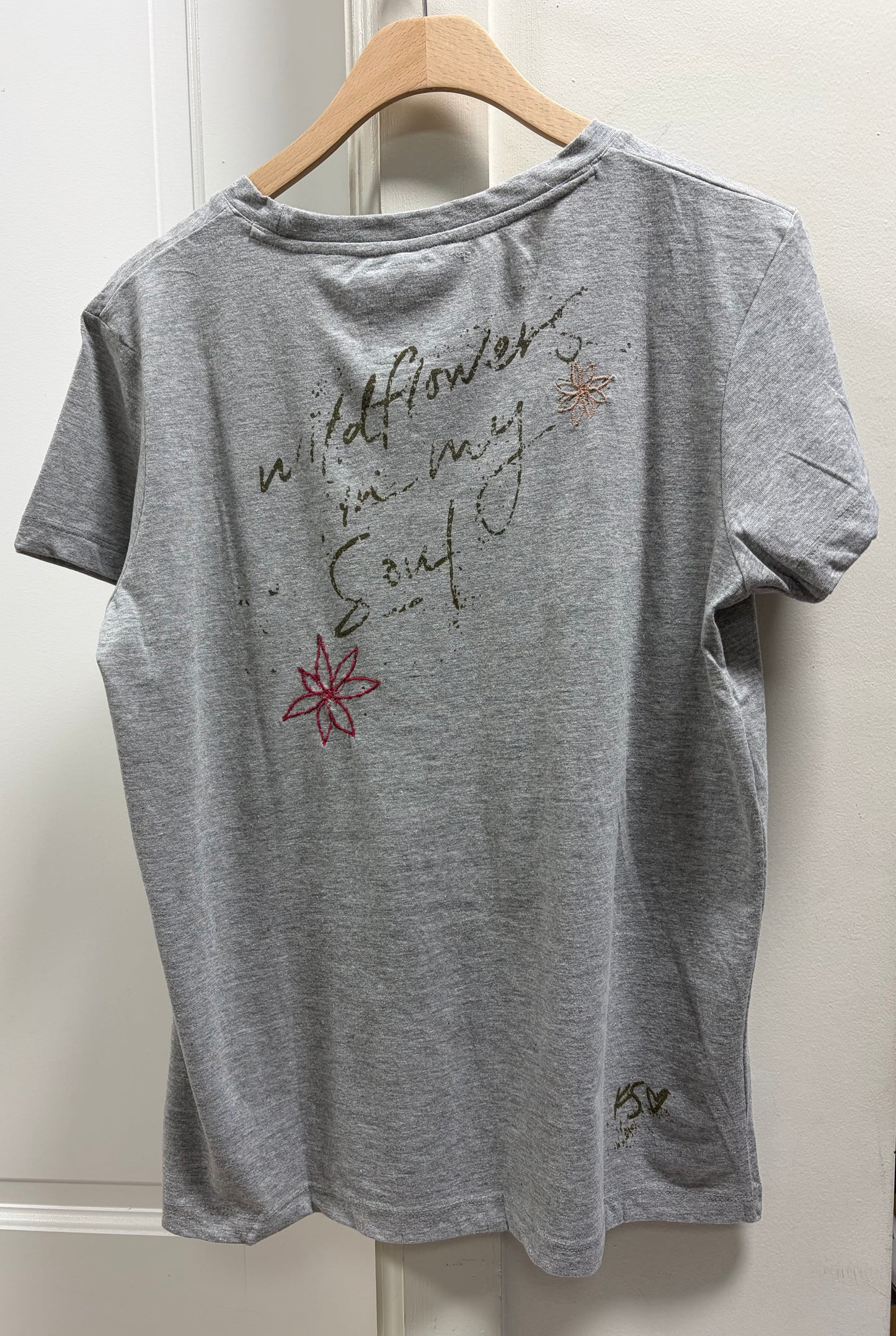 EMBROIDERED FLOWER TOP
