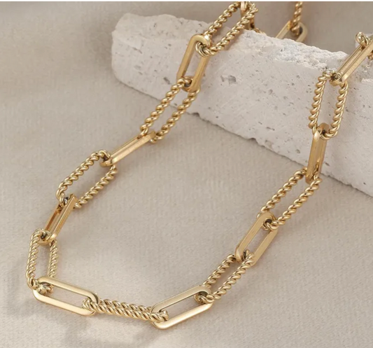 TEXTURED PAPERCLIP NECKLACE