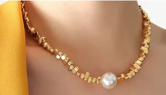 CHUNKY PEARL NECKLACE