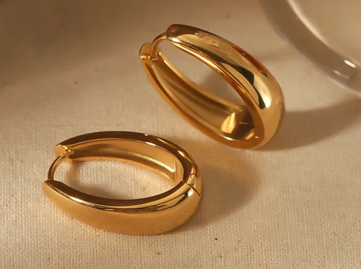SIMPLE HUGGIE EARRINGS