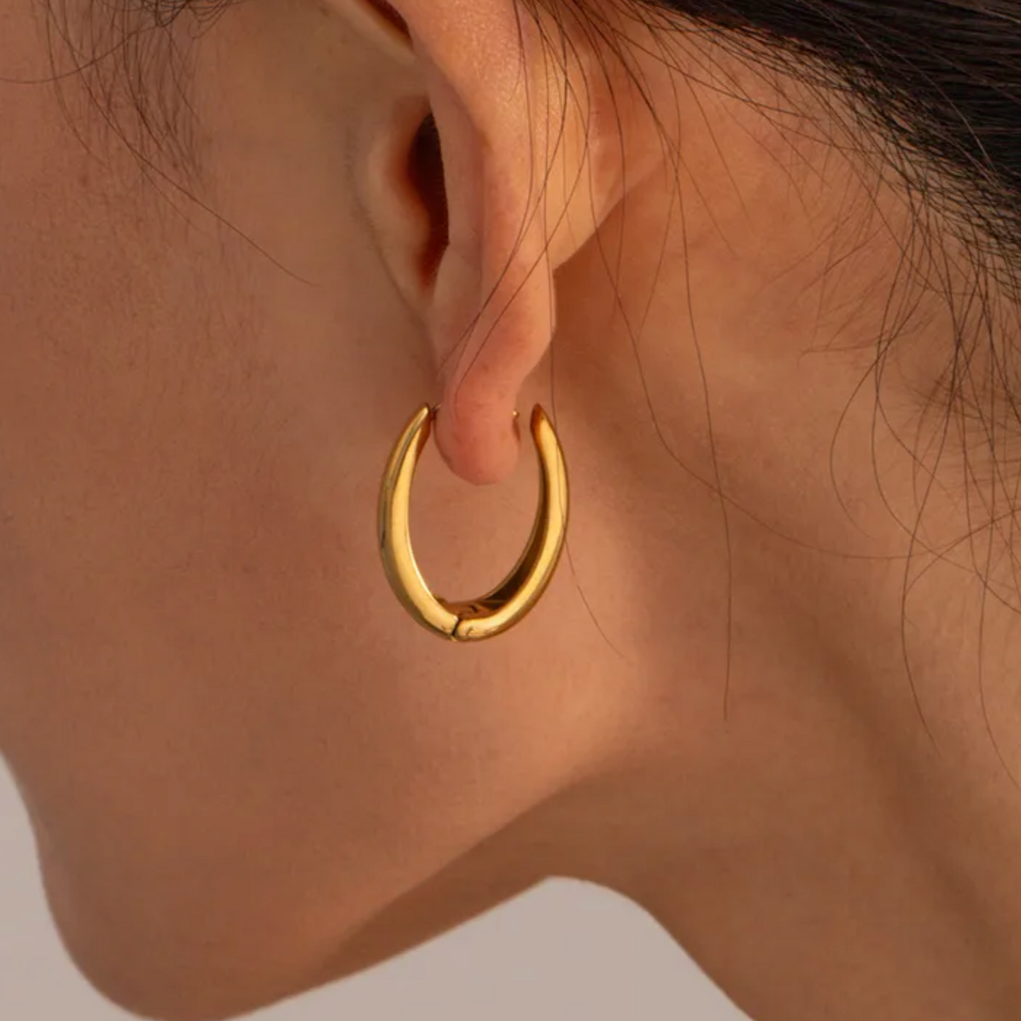 SIMPLE HUGGIE EARRINGS