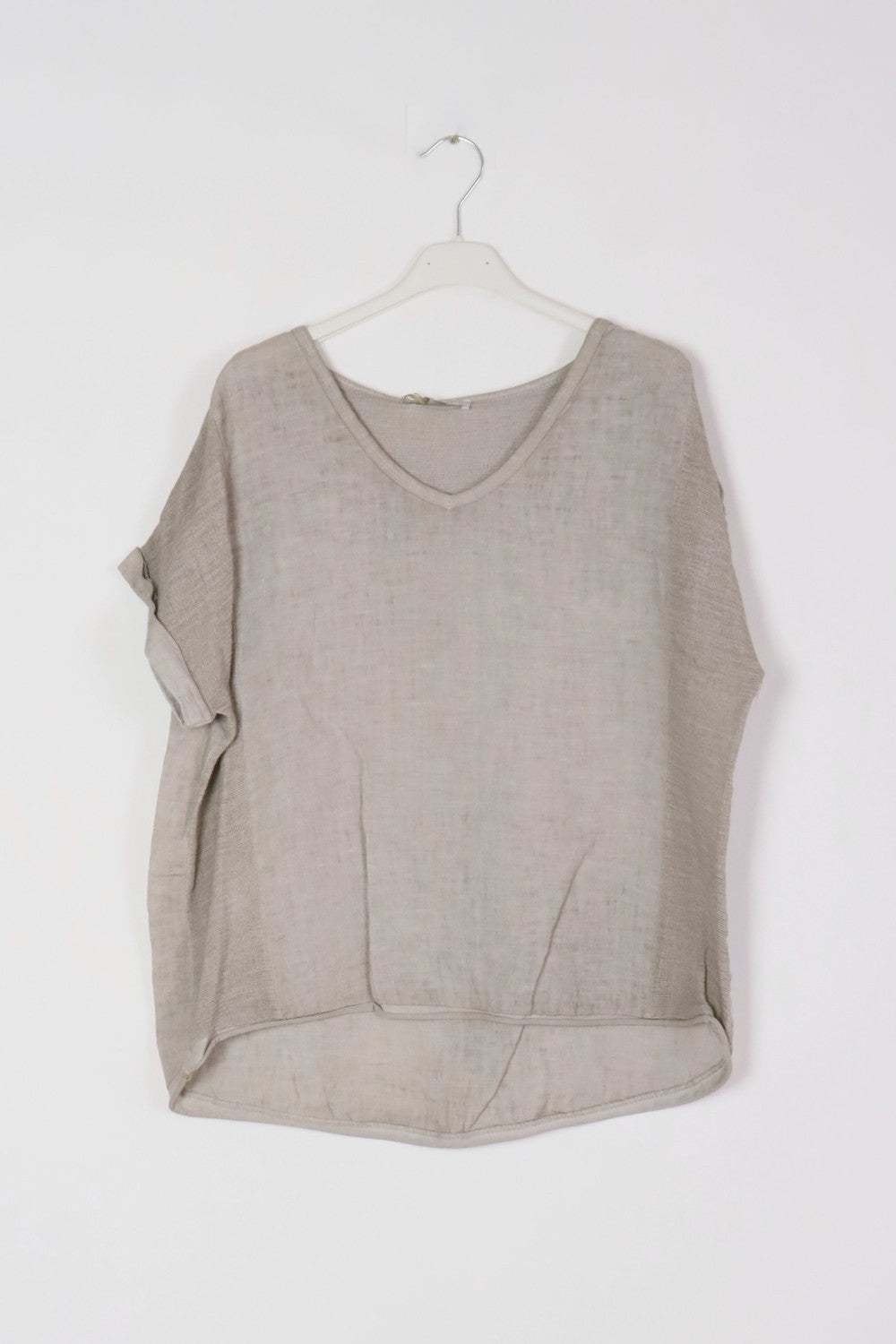 RELAXED VNECK LINEN TOP