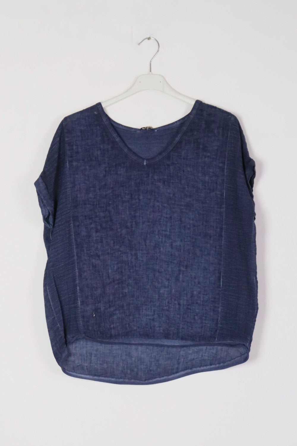 RELAXED VNECK LINEN TOP
