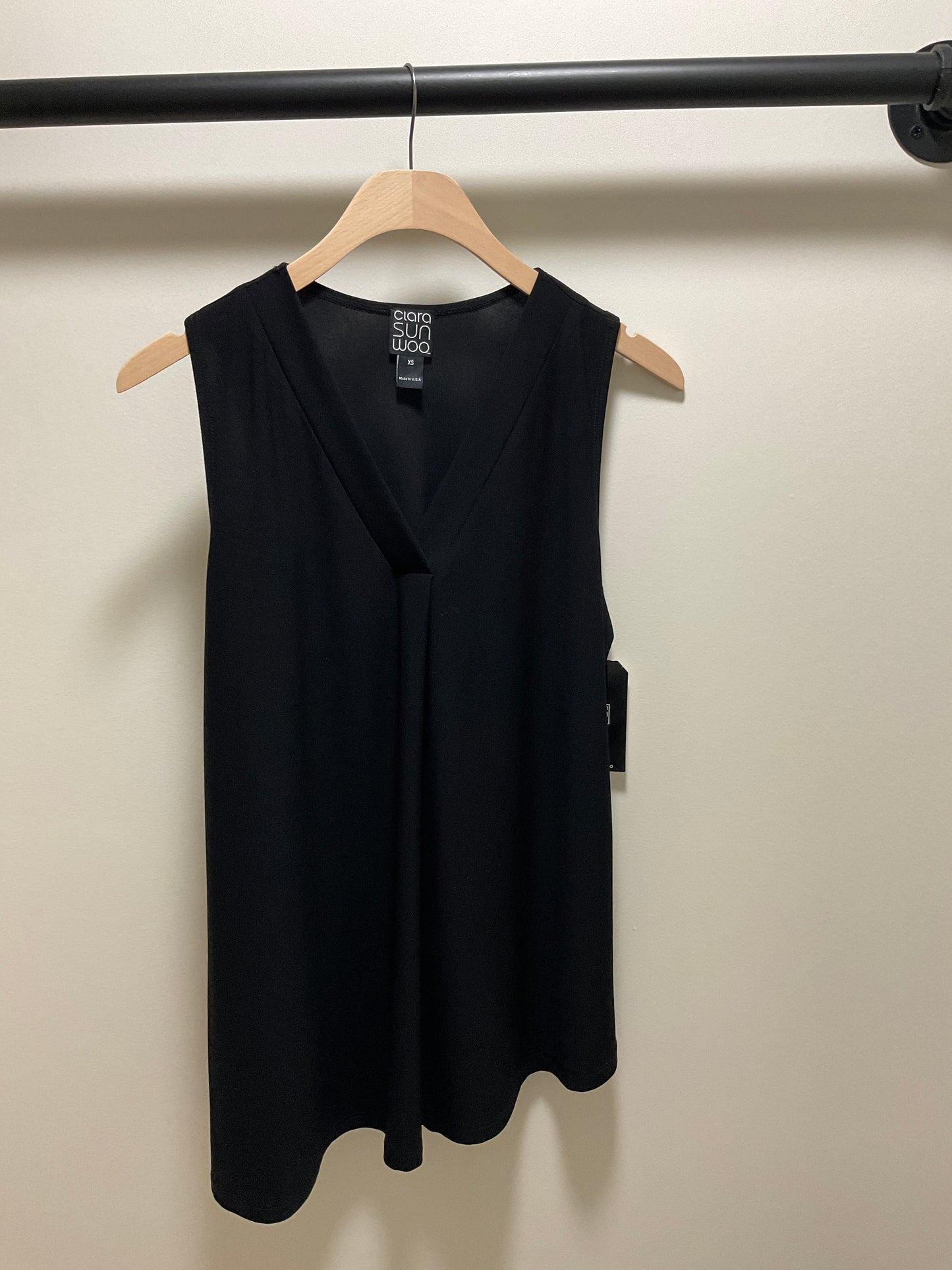 VNECK SLEEVELESS TOP