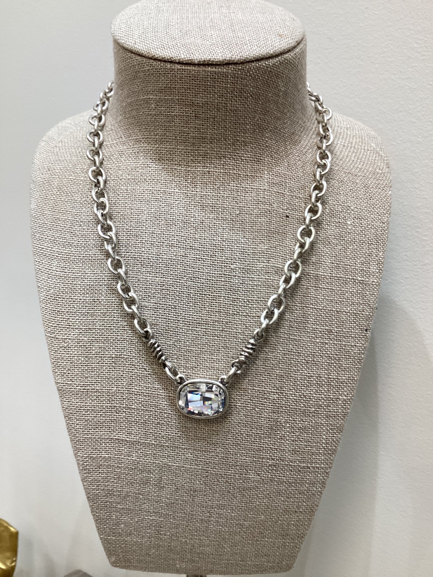 CECILIA CRYSTAL NECKLACE