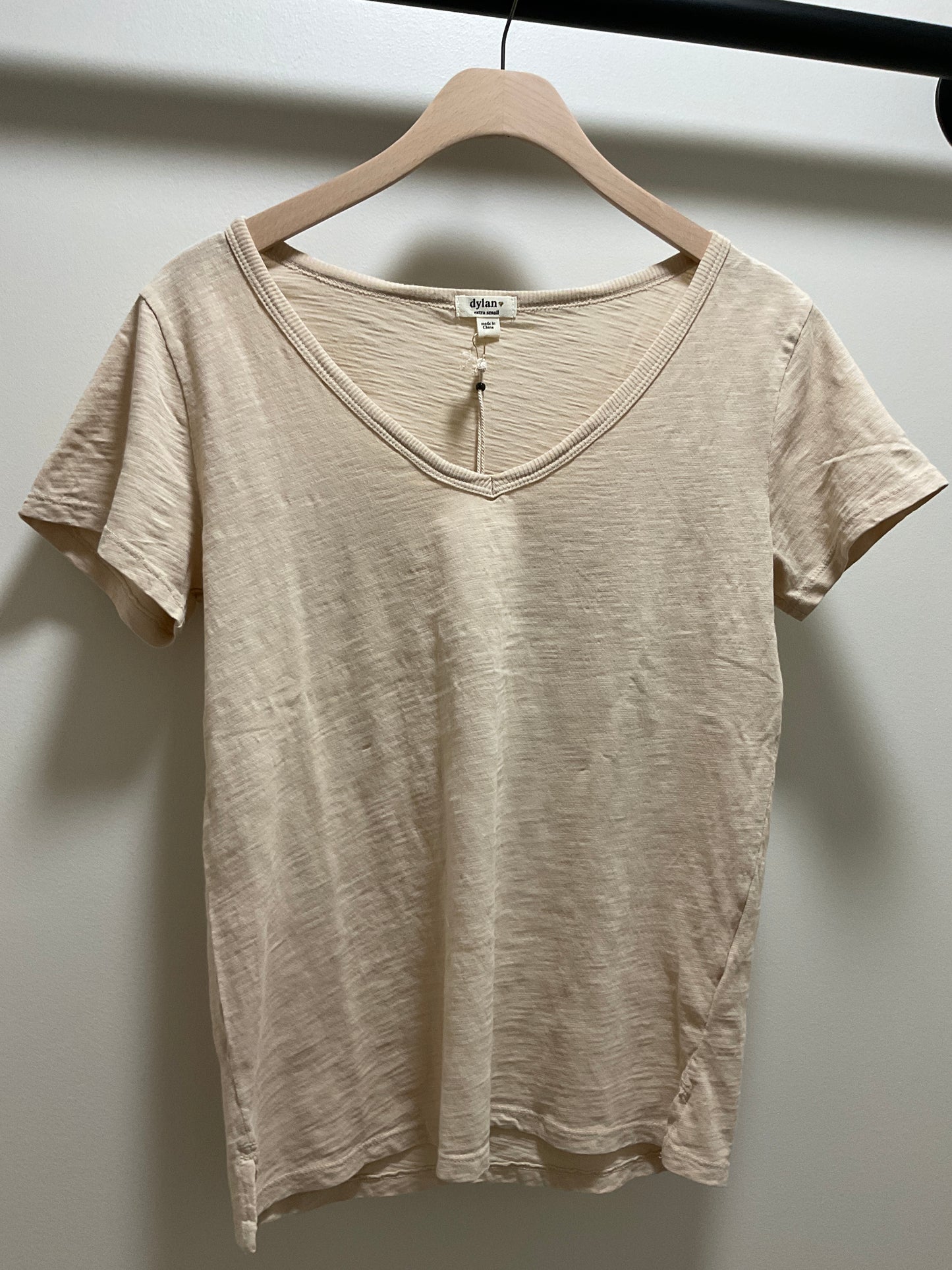 MODERN DEEP V TEE