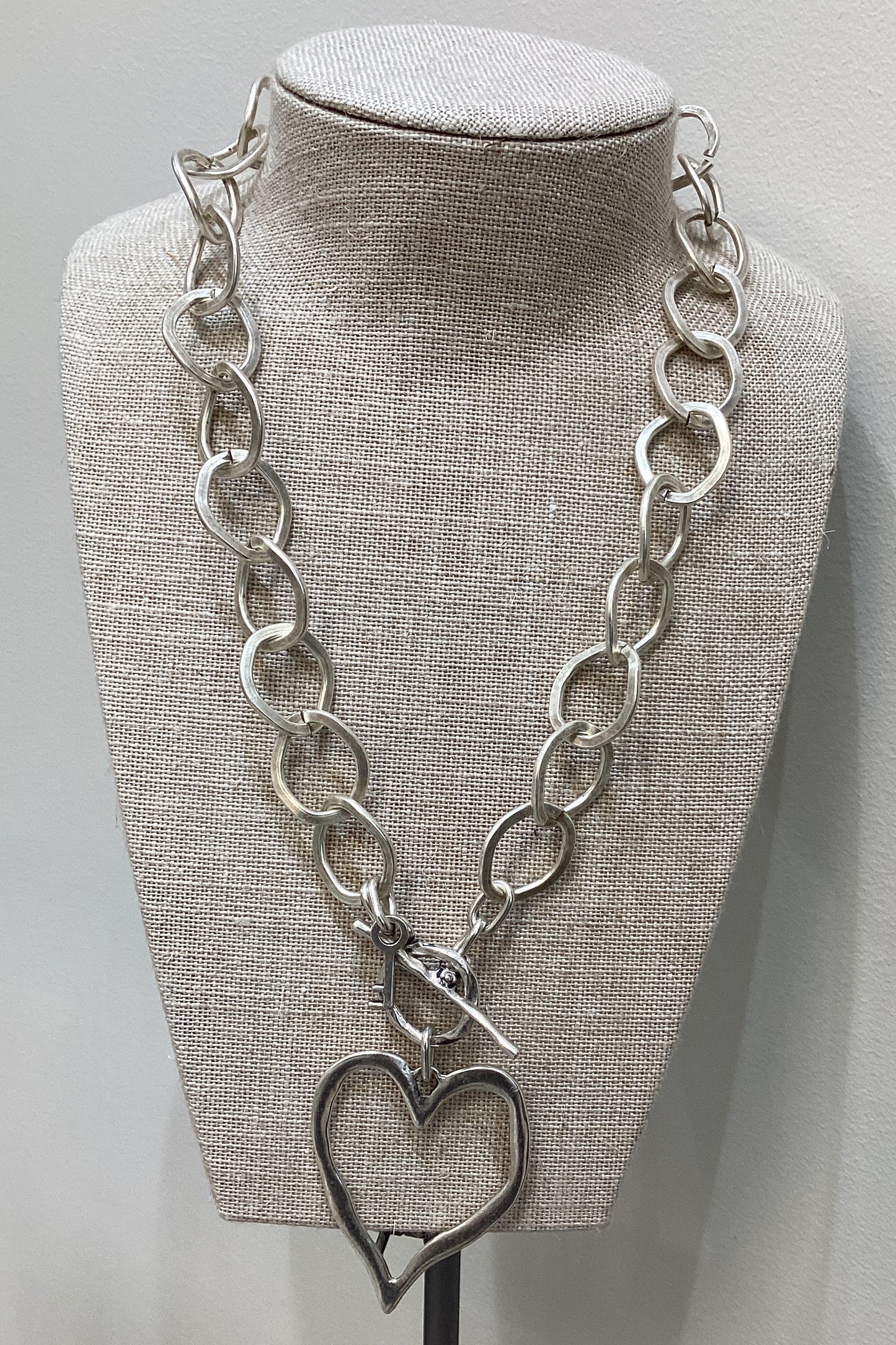 HEART TOGGLE NECKLACE