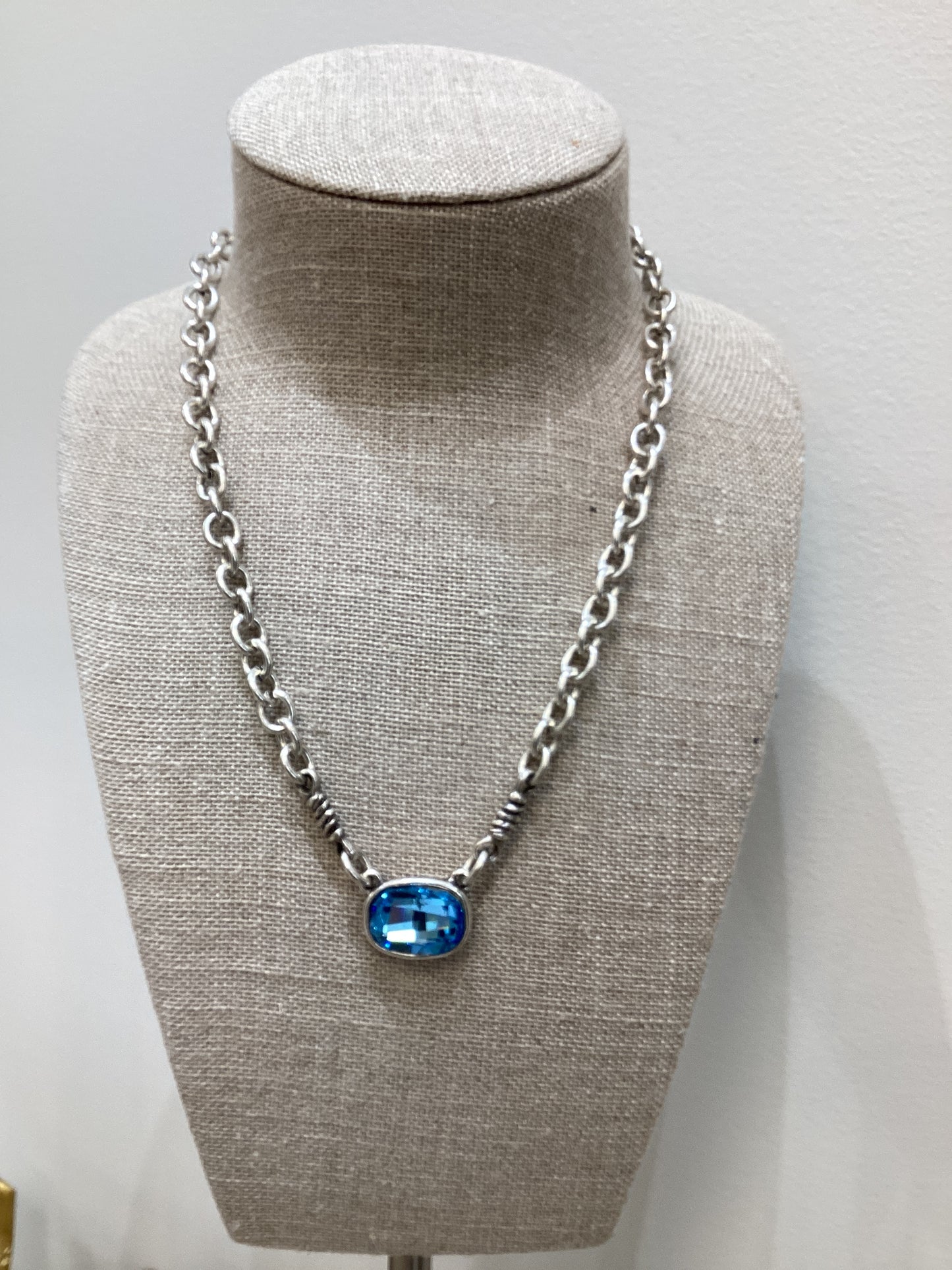 CECILIA CRYSTAL NECKLACE