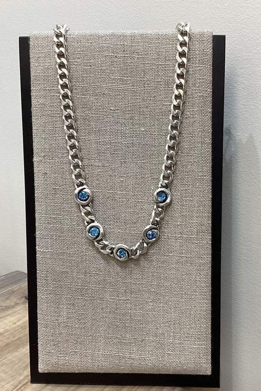 5 CRYSTAL FIGARO NECKLACE