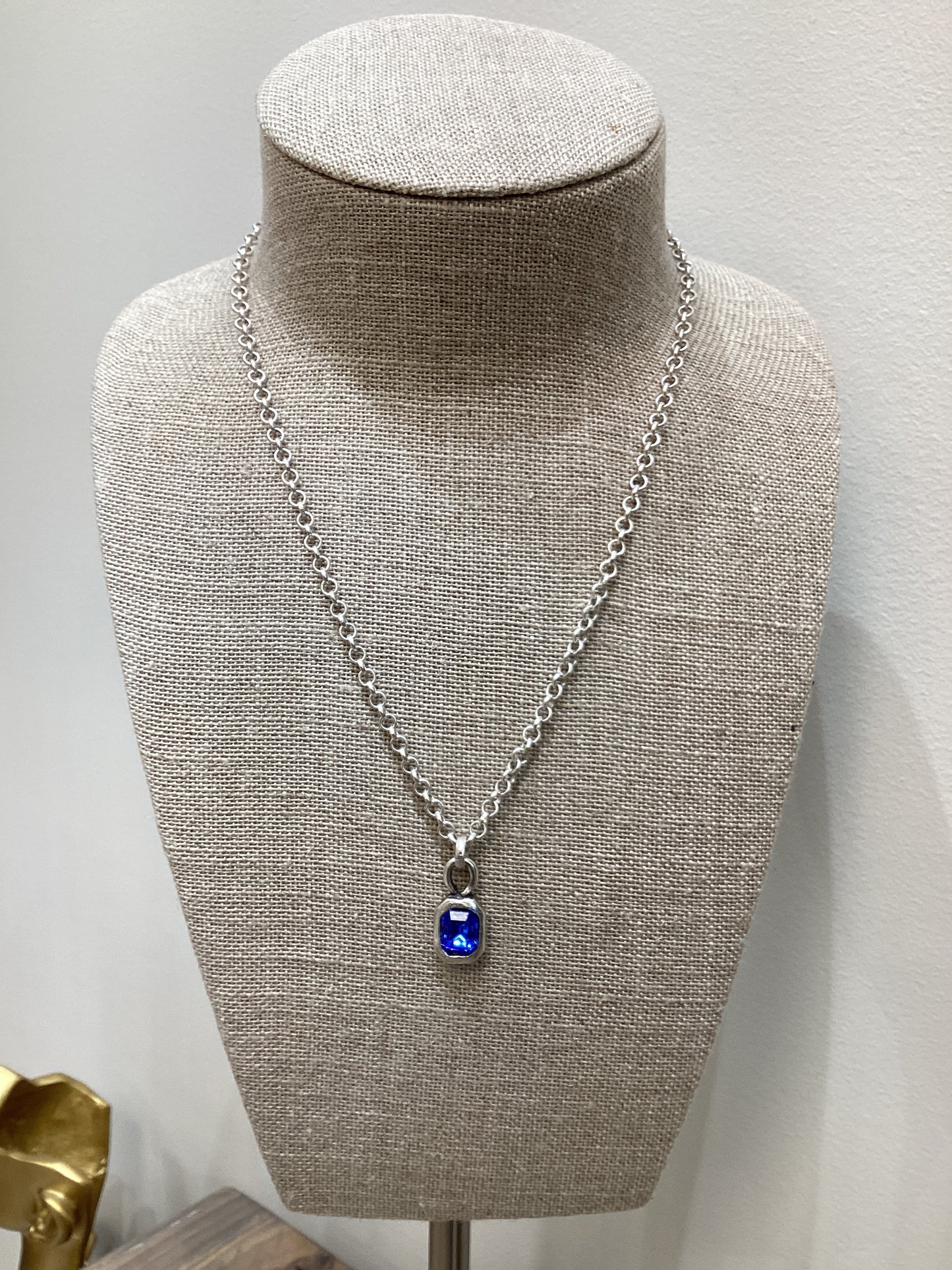 SMALL CRYSTAL PENDANT