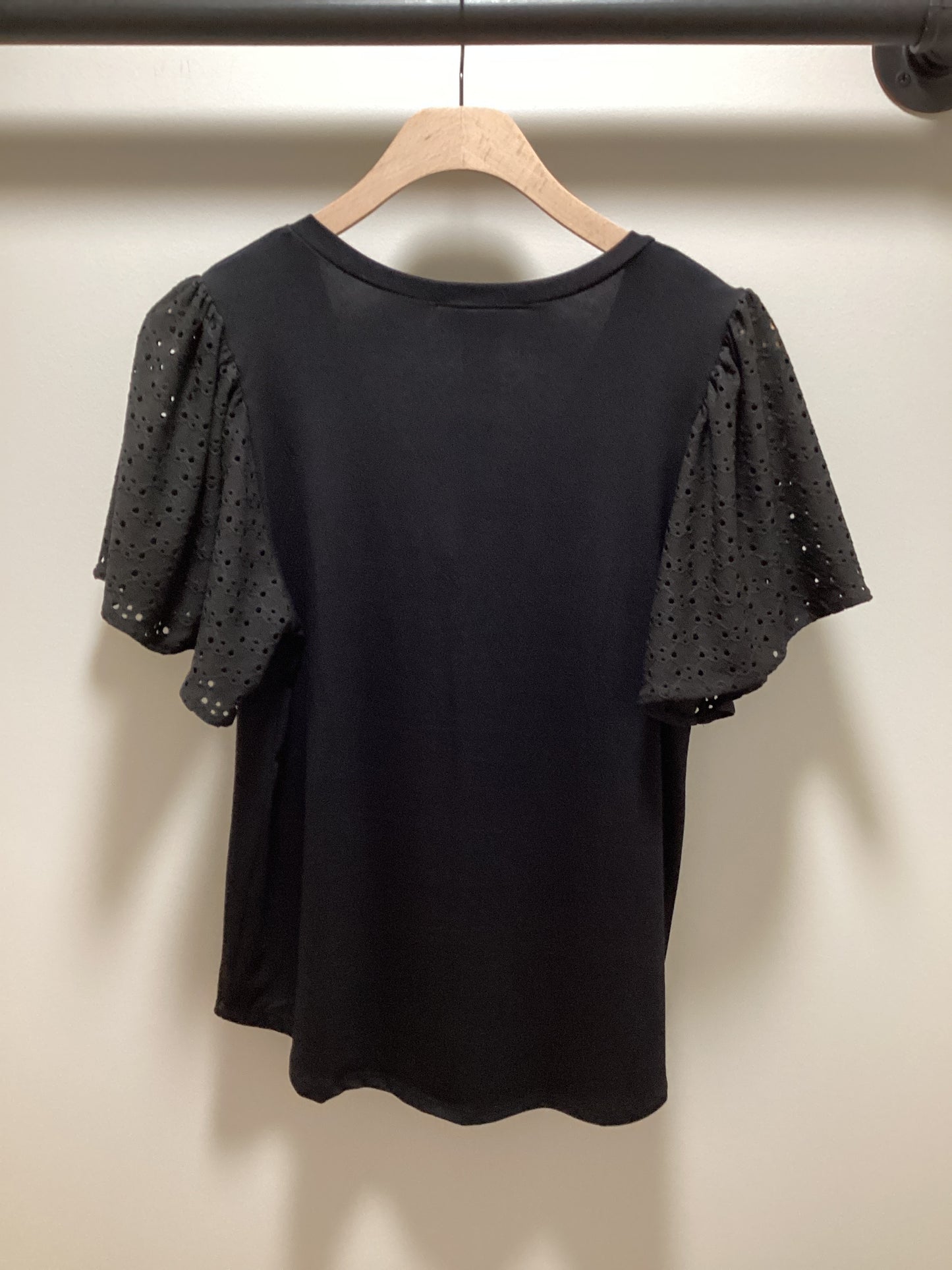 EYELET SS TOP